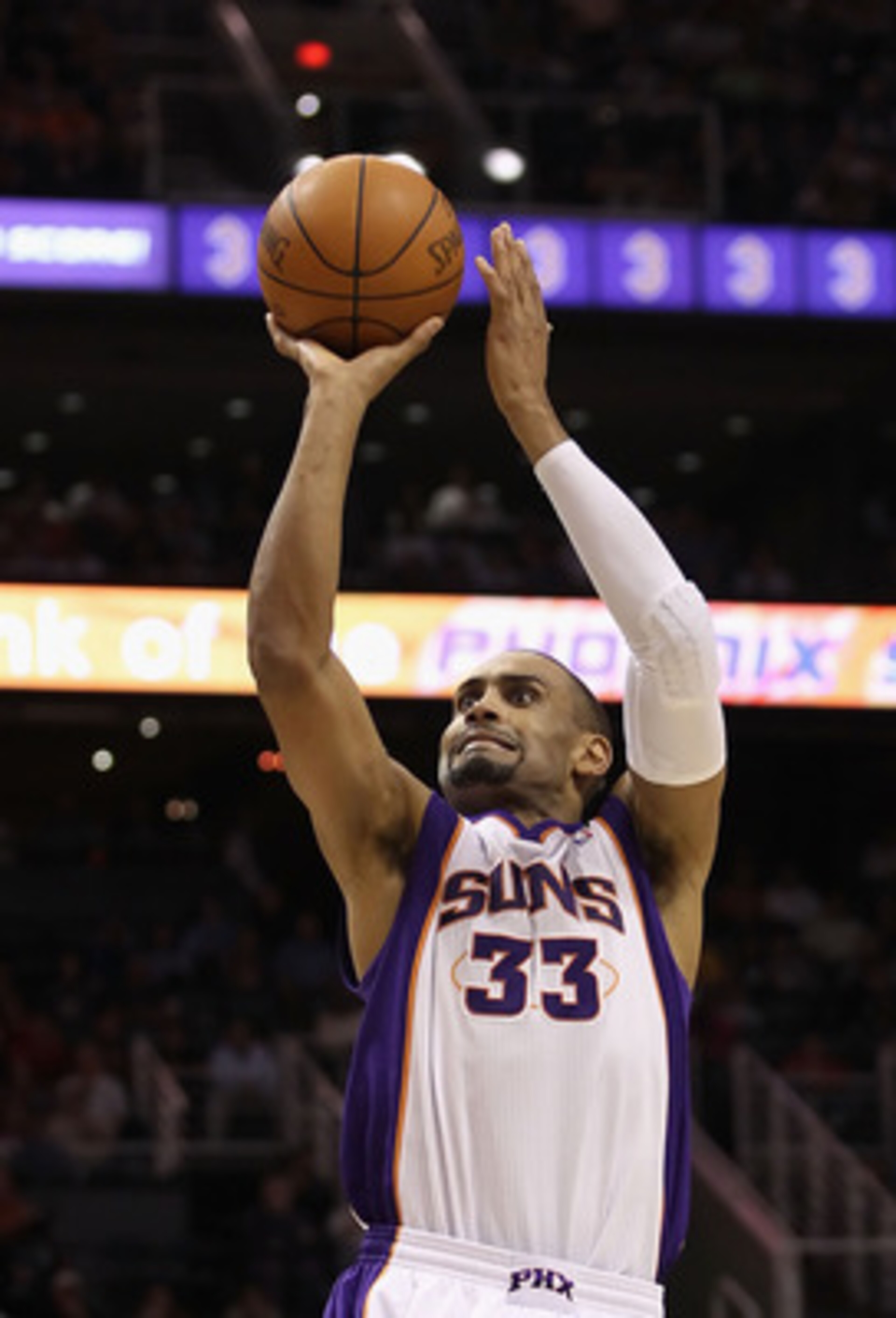 PHOENIX - DECEMBER 03: Grant Hill #33 of the Phoenix Suns puts up a shot during the NBA game against the Indiana Pacers at US Airways Center on December 3, 2010 in Phoenix, Arizona. NOTE TO USER: User expressly acknowledges and agrees that, by downloadin PHOENIX - DECEMBER 03: Grant Hill #33 of the Phoenix Suns puts up a shot during the NBA game against the Indiana Pacers at US Airways Center on December 3, 2010 in Phoenix, Arizona. NOTE TO USER: User expressly acknowledges and agrees that, by downloadin