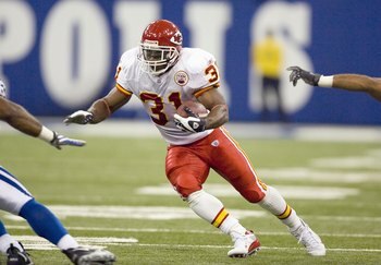 INDIANAPOLIS - NOVEMBER 18: Priest Holmes #31 of the Kansas City Chiefs carries the ball during the game against the Indianapolis Colts on November 18, 2007 at the RCA Dome in Indianapolis, Indiana. The Colts defeated the Chiefs 13-10. (Photo by Dilip Vis