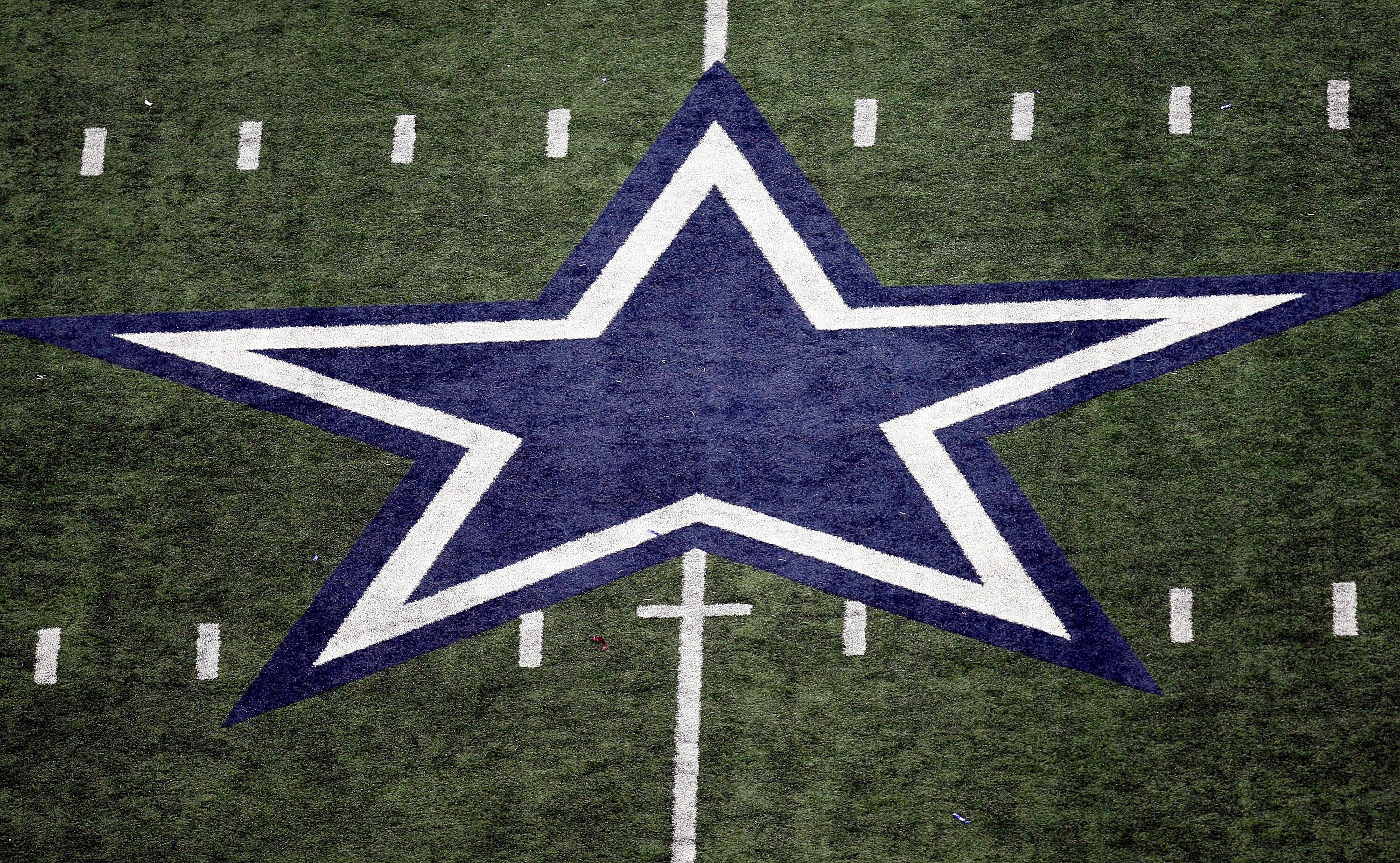 ARLINGTON, TX - NOVEMBER 01:  The star at Cowboys Stadium on November 1, 2009 in Arlington, Texas.  (Photo by Ronald Martinez/Getty Images)