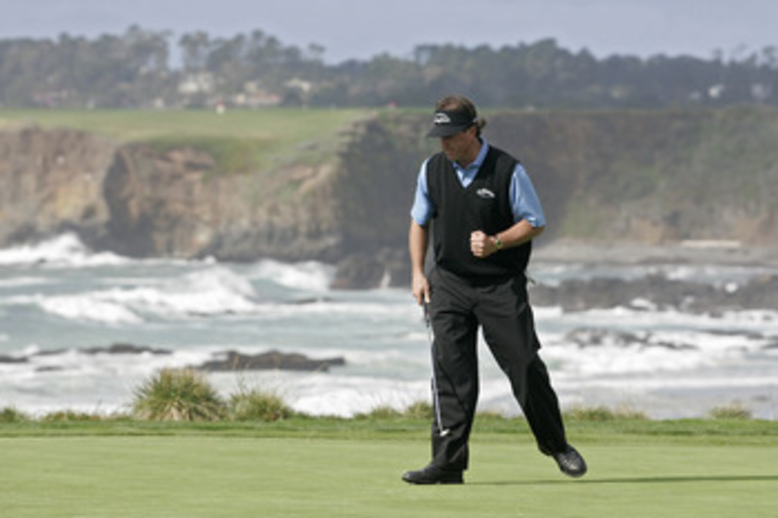 UNITED STATES - FEBRUARY 11: Phil Mickelson during the fourth round of the AT&T Pebble Beach National Pro-Am on the Pebble Beach Golf Links in Pebble Beach, California on February 11, 2007. (Photo by Michael Cohen/Getty Images) UNITED STATES - FEBRUARY 11: Phil Mickelson during the fourth round of the AT&T Pebble Beach National Pro-Am on the Pebble Beach Golf Links in Pebble Beach, California on February 11, 2007. (Photo by Michael Cohen/Getty Images)