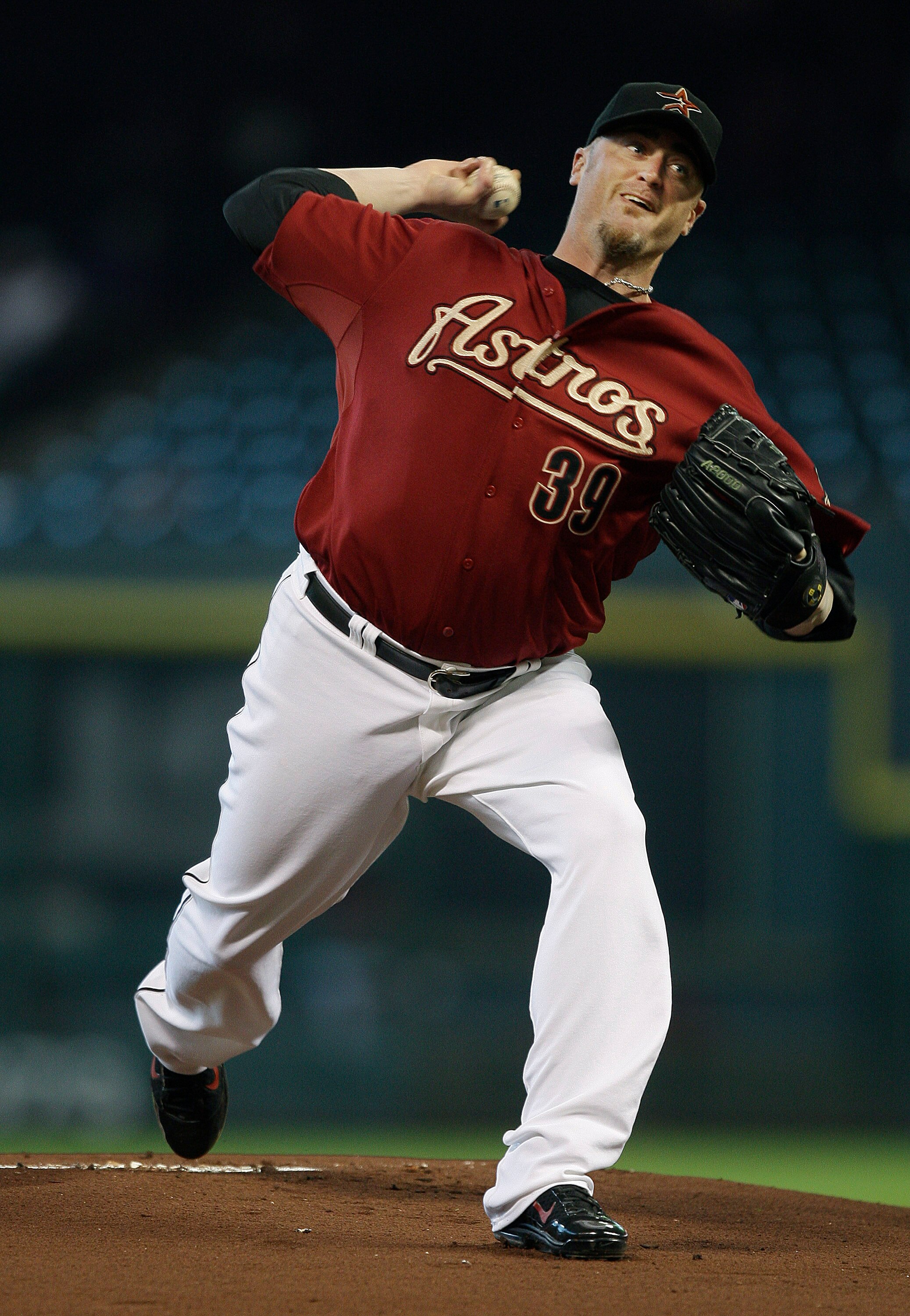 HOUSTON - JUNE 12:  Pitcher Brett Myers #39 of the Houston Astros throws against the Atlanta Braves at Minute Maid Park on June 12, 2011 in Houston, Texas.  (Photo by Bob Levey/Getty Images)