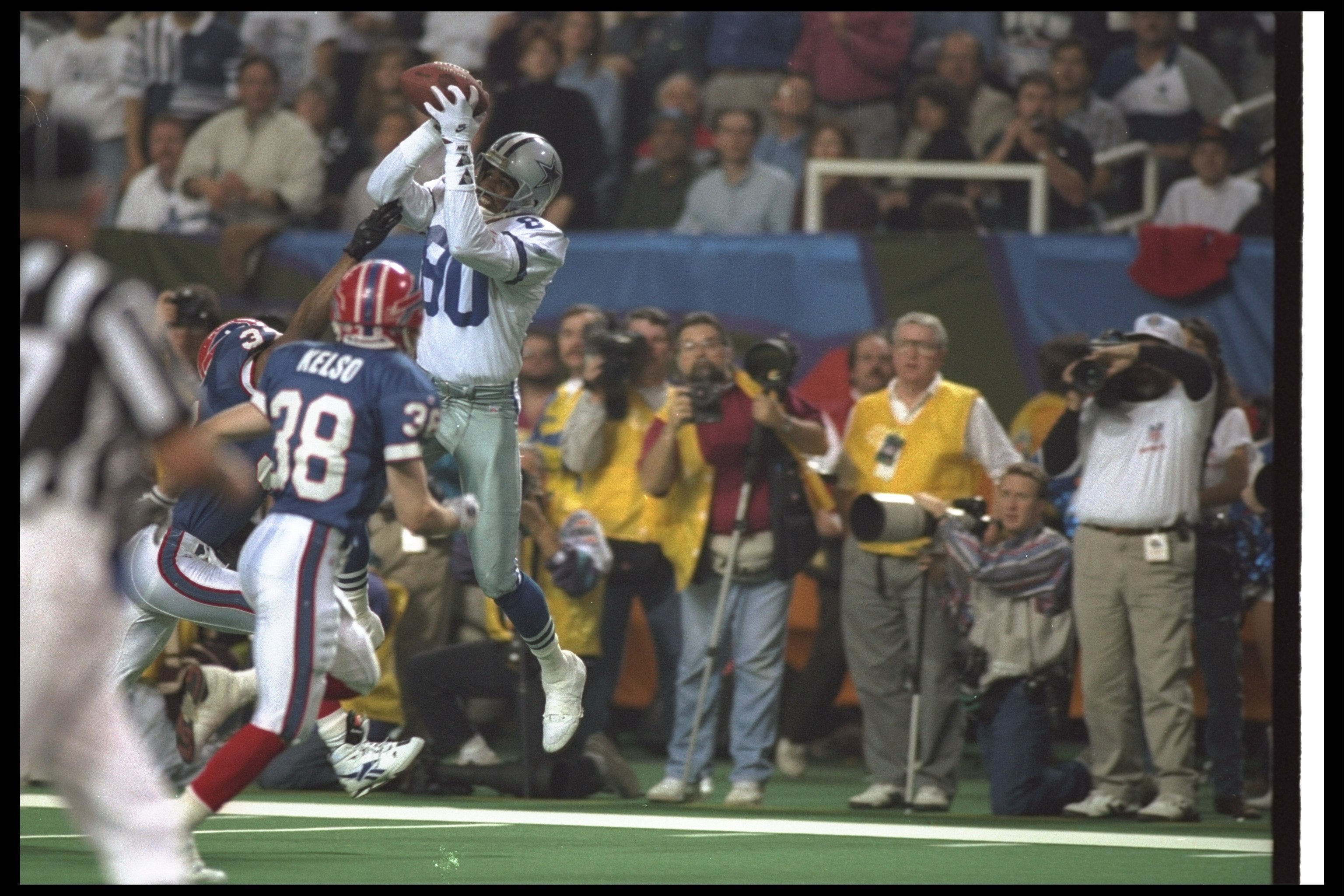 31 Jan 1993:  Wide receiver Alvin Harper #80 of the Dallas Cowboys makes a leaping catch during Super Bowl XXVIII against the Buffalo Bills at the Georgia Dome in Atlanta, Georgia.  The Cowboys won the game, 30-13. Mandatory Credit: Stephen Dunn  /Allspor