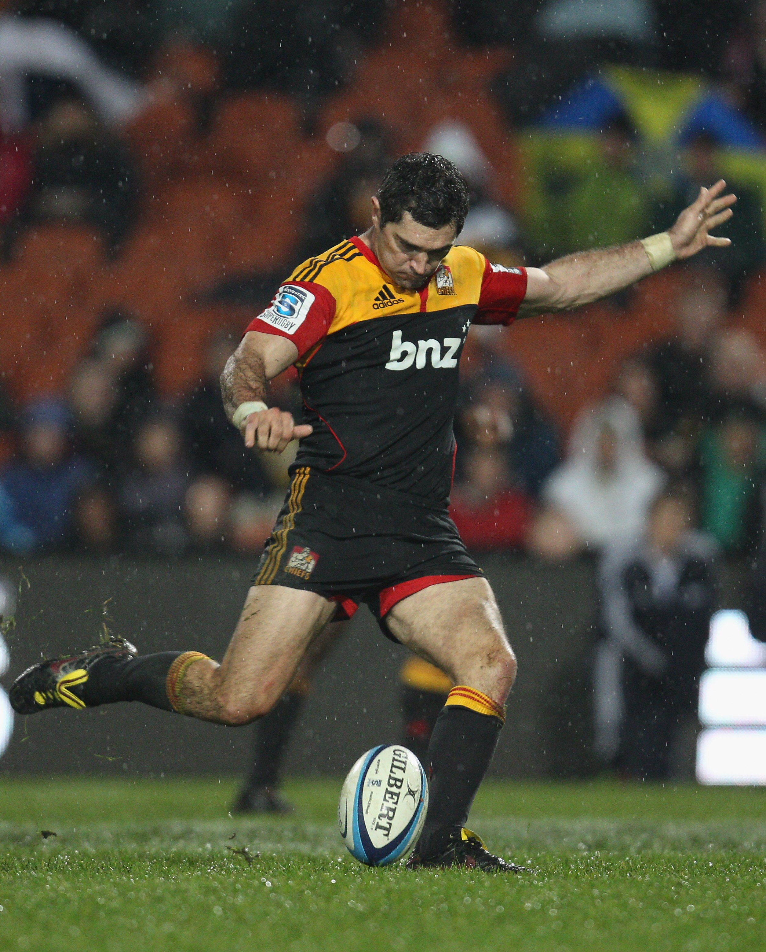 HAMILTON, NEW ZEALAND - JUNE 10: Stephen Donald of the Chiefs attempts a drop goal during the round 17 Super Rugby match between the Chiefs and the Hurricanes at Waikato Stadium on June 10, 2011 in Hamilton, New Zealand. (Photo by Phil Walter/Getty Image HAMILTON, NEW ZEALAND - JUNE 10: Stephen Donald of the Chiefs attempts a drop goal during the round 17 Super Rugby match between the Chiefs and the Hurricanes at Waikato Stadium on June 10, 2011 in Hamilton, New Zealand. (Photo by Phil Walter/Getty Image