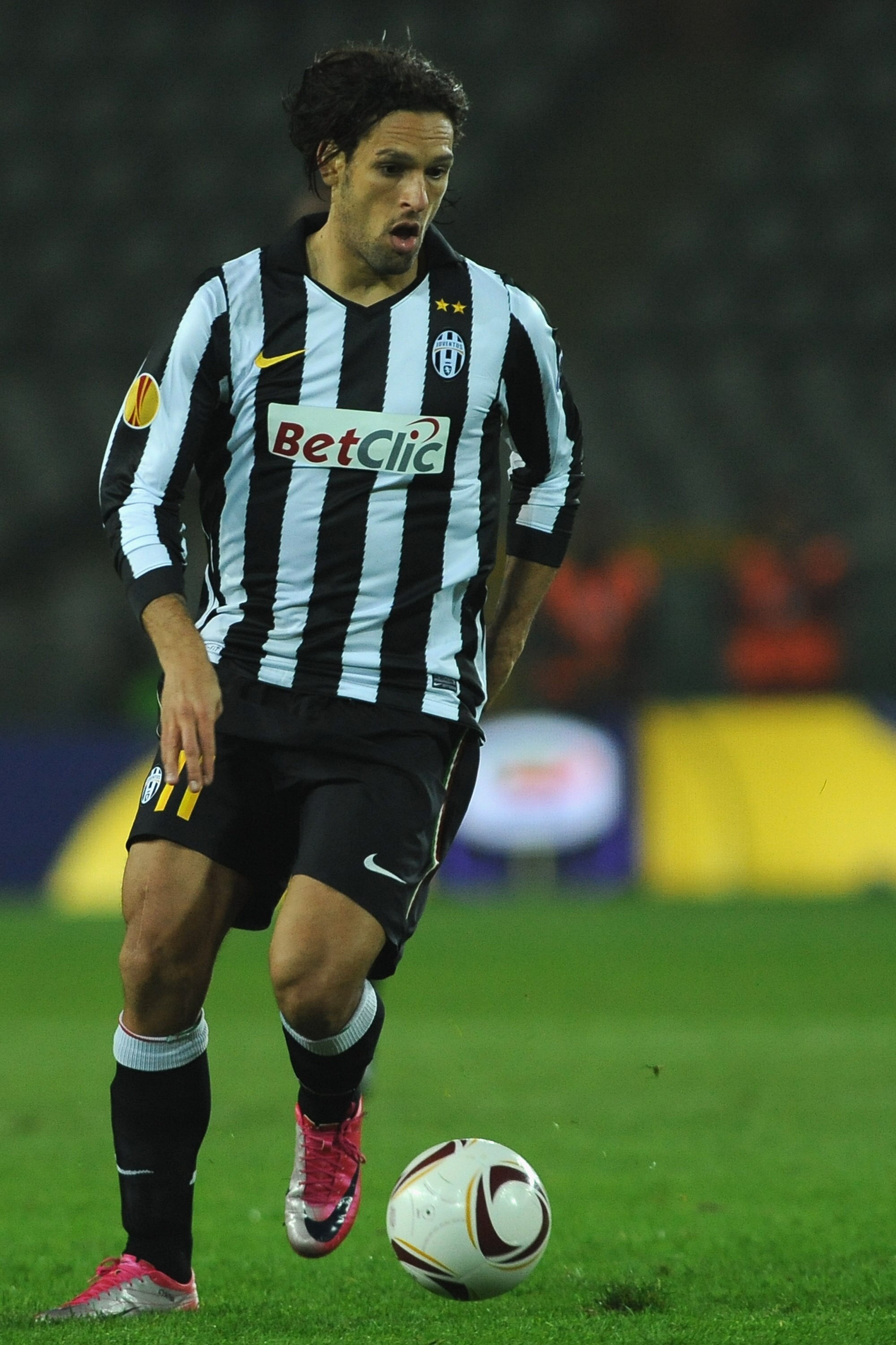 TURIN, ITALY - NOVEMBER 04: Carvalho de Oliveira Amauri of Juventus FC runs with the ball during the Uefa Europa League group A match between Juventus FC and FC Red Bull Salzburg at Stadio Olimpico di Torino on November 4, 2010 in Turin, Italy. (Photo TURIN, ITALY - NOVEMBER 04: Carvalho de Oliveira Amauri of Juventus FC runs with the ball during the Uefa Europa League group A match between Juventus FC and FC Red Bull Salzburg at Stadio Olimpico di Torino on November 4, 2010 in Turin, Italy. (Photo