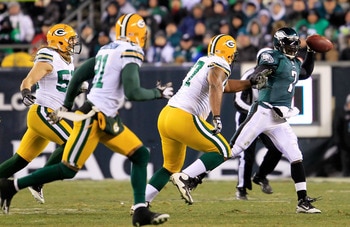 PHILADELPHIA, PA - JANUARY 09:  Michael Vick #7 of the Philadelphia Eagles scrambles against the Green Bay Packers during the 2011 NFC wild card playoff game at Lincoln Financial Field on January 9, 2011 in Philadelphia, Pennsylvania.  (Photo by Chris Tro