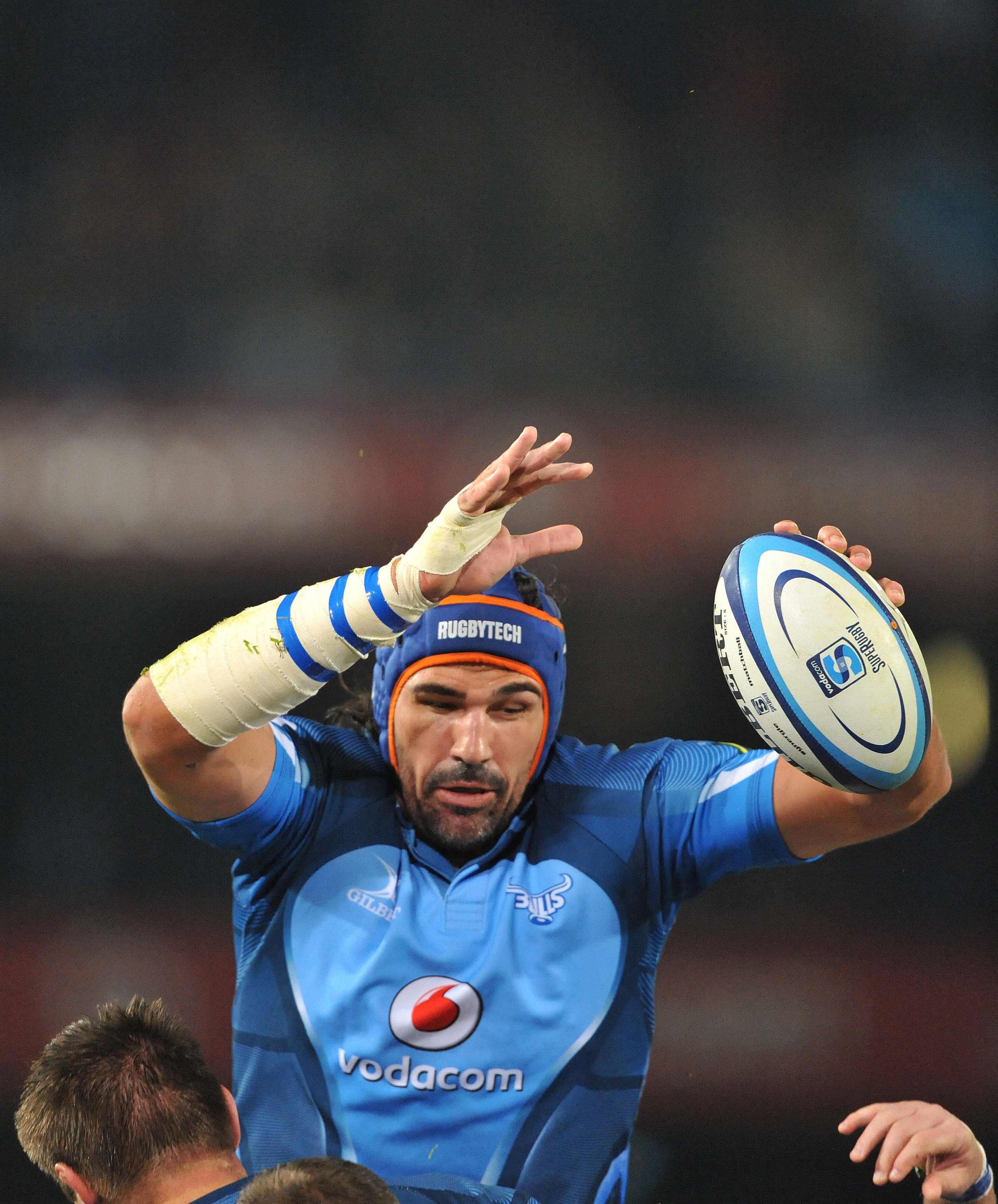 PRETORIA, SOUTH AFRICA - MAY 28: Victor Matfield of the Bulls wins the line-out during the Super Rugby match between Vodacom Bulls and Toyota Cheetahs at Loftus Versfeld on May 28, 2011 in Pretoria, South Africa. (Photo by Lee Warren/Gallo Images/Getty I PRETORIA, SOUTH AFRICA - MAY 28: Victor Matfield of the Bulls wins the line-out during the Super Rugby match between Vodacom Bulls and Toyota Cheetahs at Loftus Versfeld on May 28, 2011 in Pretoria, South Africa. (Photo by Lee Warren/Gallo Images/Getty I