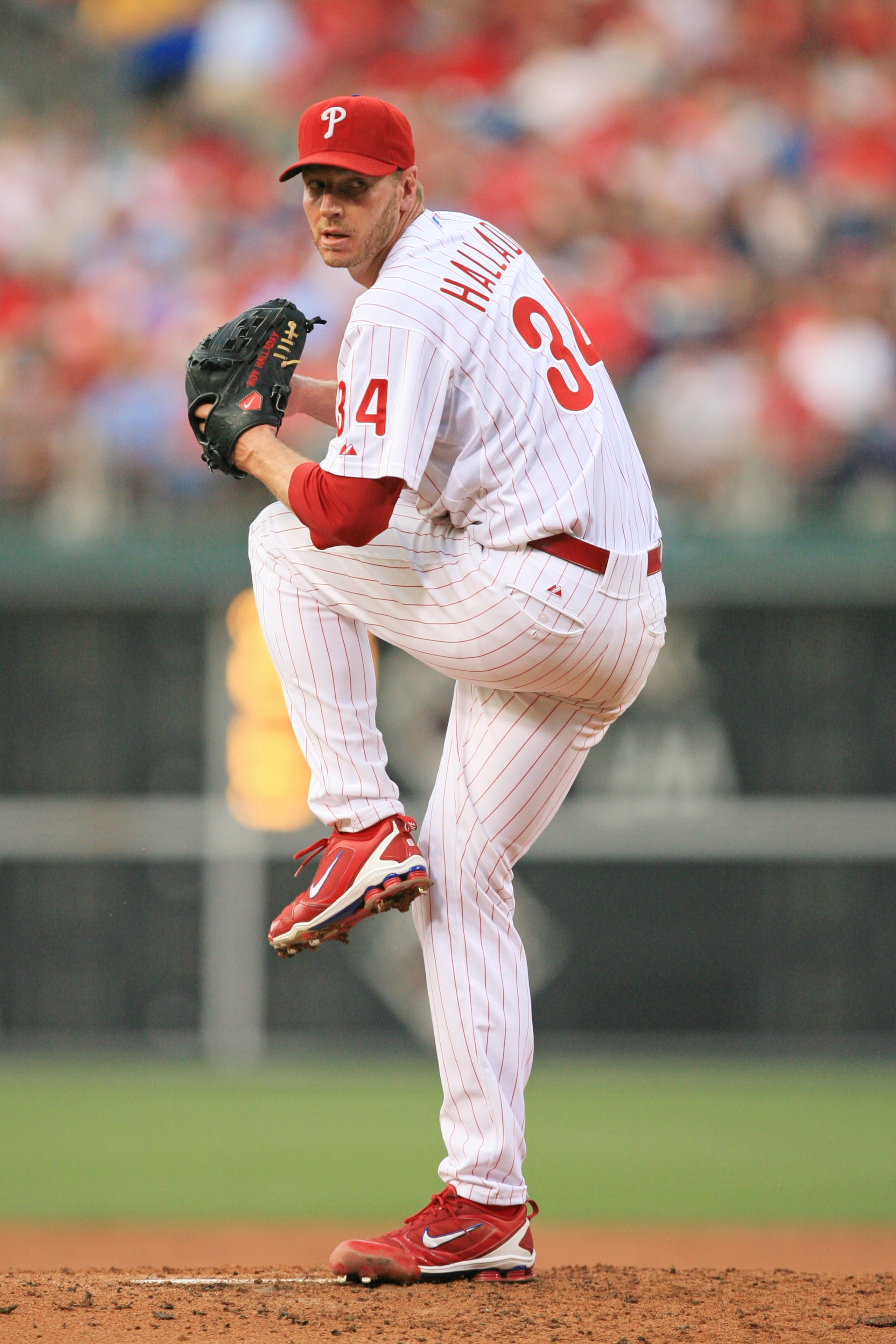 PHILADELPHIA - JUNE 10: Starting pitcher Roy Halladay #34 of the Philadelphia Phillies throws during a game against the Chicago Cubs at Citizens Bank Park on June 10, 2011 in Philadelphia, Pennsylvania. The Phillies won 7-5. (Photo by Hunter Martin/Getty