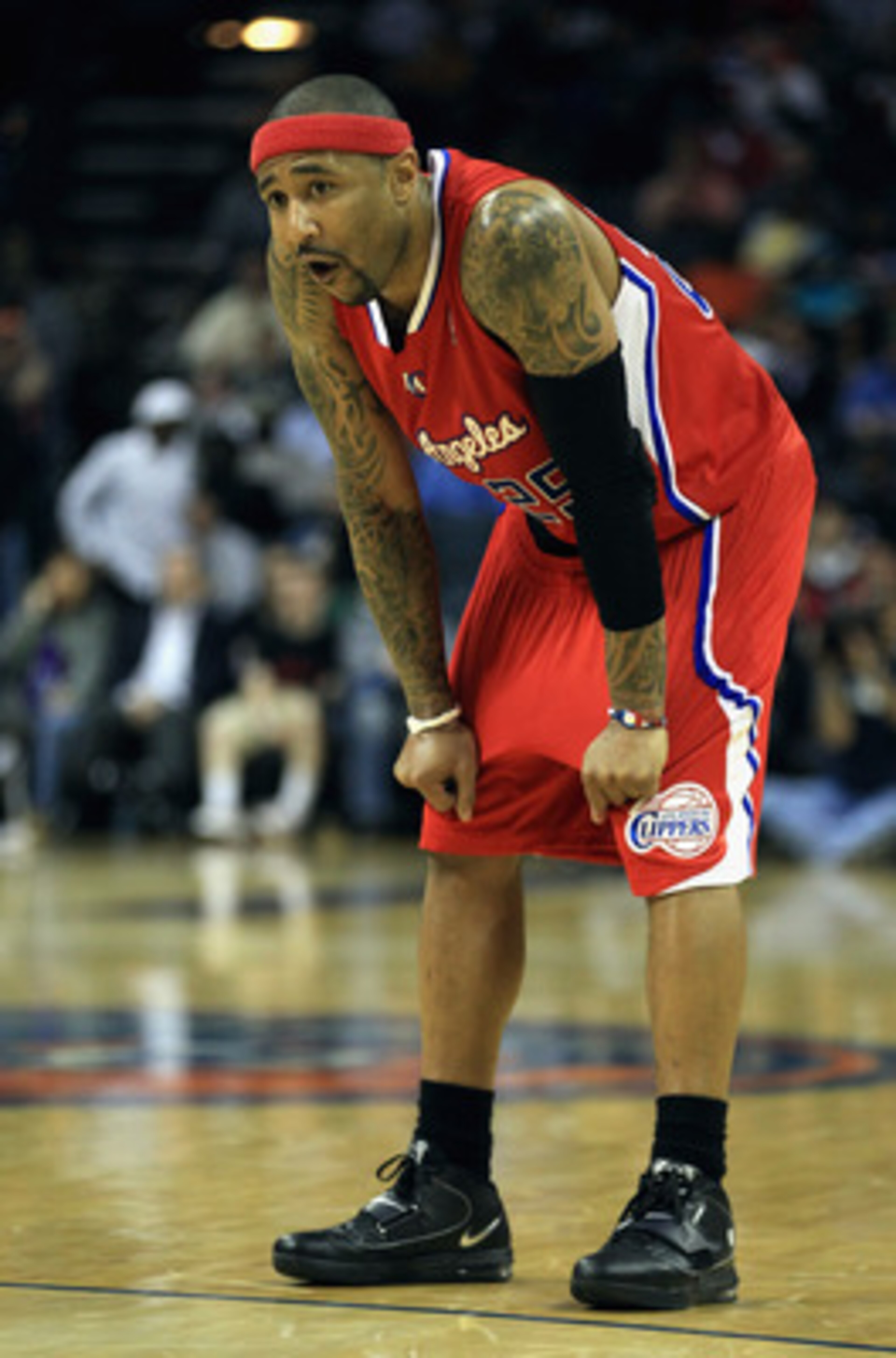 CHARLOTTE, NC - MARCH 07: Mo Williams #25 of the Los Angeles Clippers reacts to a call during their game against the Charlotte Bobcats at Time Warner Cable Arena on March 7, 2011 in Charlotte, North Carolina. NOTE TO USER: User expressly acknowledges and CHARLOTTE, NC - MARCH 07: Mo Williams #25 of the Los Angeles Clippers reacts to a call during their game against the Charlotte Bobcats at Time Warner Cable Arena on March 7, 2011 in Charlotte, North Carolina. NOTE TO USER: User expressly acknowledges and