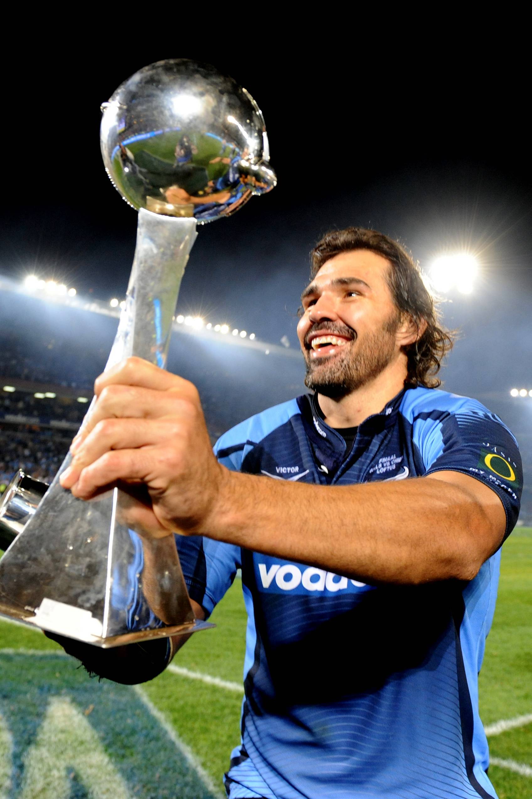 PRETORIA, SOUTH AFRICA - MAY 30: Bulls capatin Victor Matfield celebrates after the Super 14 final match between Vodacom Bulls and Chiefs at Loftus Versfeld Stadium on May 30, 2009 in Pretoria, South Africa. (Photo by Lefty Shivambu/Gallo Images/Getty Ima PRETORIA, SOUTH AFRICA - MAY 30: Bulls capatin Victor Matfield celebrates after the Super 14 final match between Vodacom Bulls and Chiefs at Loftus Versfeld Stadium on May 30, 2009 in Pretoria, South Africa. (Photo by Lefty Shivambu/Gallo Images/Getty Ima