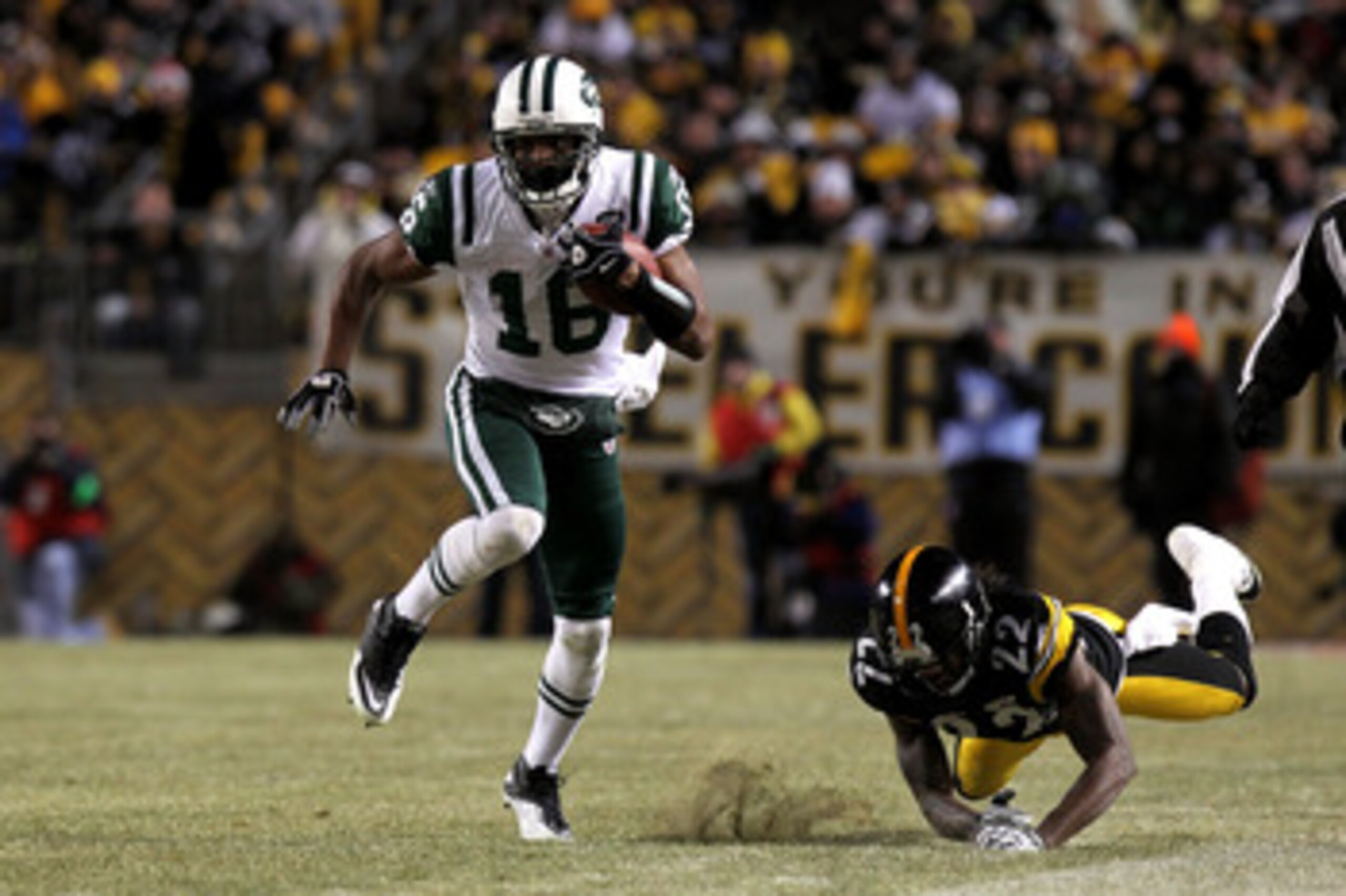 PITTSBURGH, PA - JANUARY 23: Brad Smith #16 of the New York Jets runs with the ball against William Gay #22 of the Pittsburgh Steelers during the 2011 AFC Championship game at Heinz Field on January 23, 2011 in Pittsburgh, Pennsylvania. The Steelers won PITTSBURGH, PA - JANUARY 23: Brad Smith #16 of the New York Jets runs with the ball against William Gay #22 of the Pittsburgh Steelers during the 2011 AFC Championship game at Heinz Field on January 23, 2011 in Pittsburgh, Pennsylvania. The Steelers won