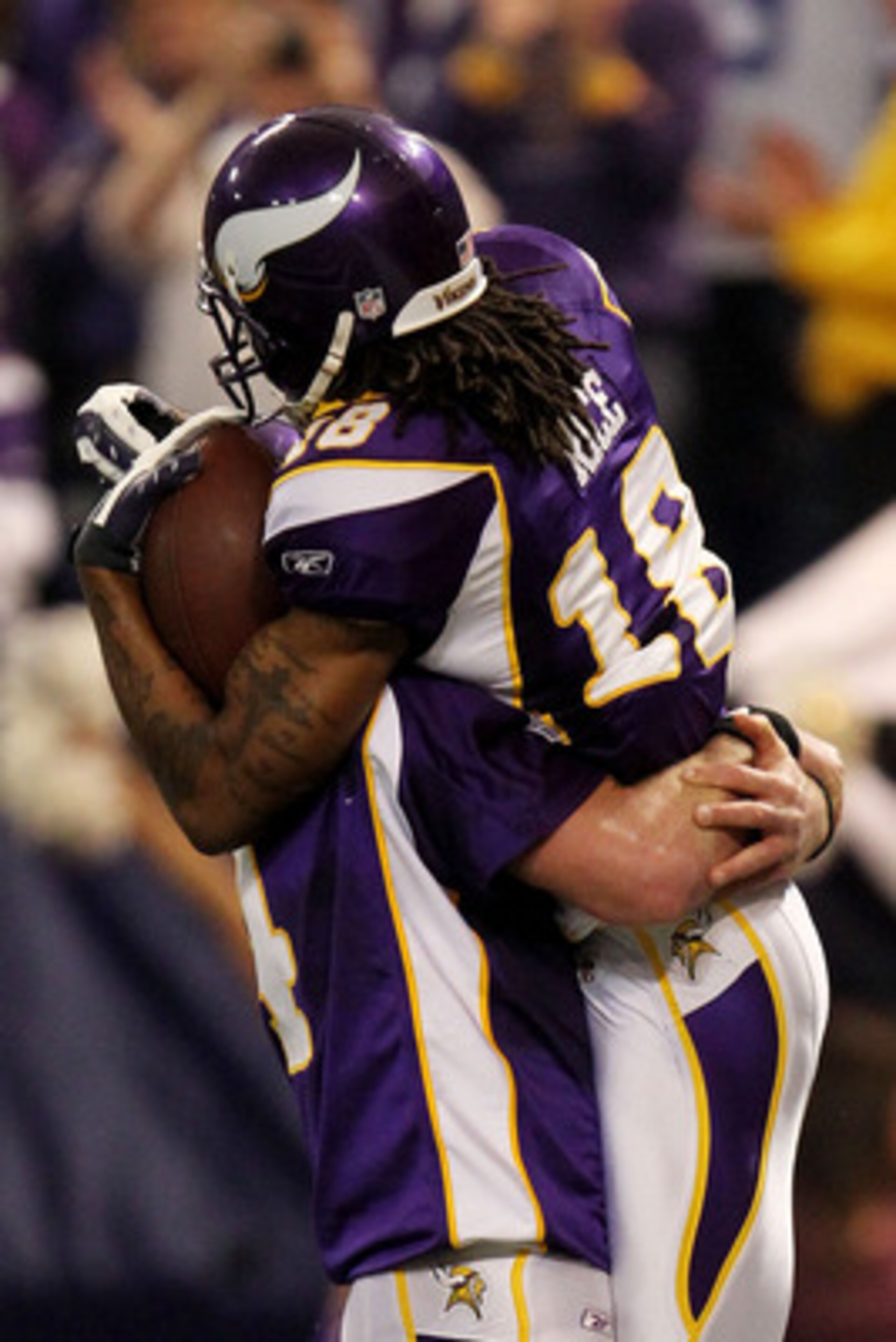 MINNEAPOLIS - JANUARY 17: Quarterback Brett Favre #4 of the Minnesota Vikings congratulates wide receiver Sidney Rice #18 on his 45 yard touchdown against the Dallas Cowboys during the fourth quarter of the NFC Divisional Playoff Game at Hubert H. Humphr MINNEAPOLIS - JANUARY 17: Quarterback Brett Favre #4 of the Minnesota Vikings congratulates wide receiver Sidney Rice #18 on his 45 yard touchdown against the Dallas Cowboys during the fourth quarter of the NFC Divisional Playoff Game at Hubert H. Humphr