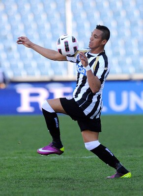 UDINE, ITALY - MARCH 20:  Alexis Sanchez of Udinese in action during the Serie A match between Udinese Calcio and Catania Calcio at Stadio Friuli on March 20, 2011 in Udine, Italy.  (Photo by Dino Panato/Getty Images)