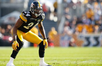 EAST RUTHERFORD, NJ - NOVEMBER 21: Braylon Edwards #17 of the New York Jets makes a long reception late in the game against the Houston Texans on November 21, 2010 at the New Meadowlands Stadium in East Rutherford, New Jersey. The Jets defeated the Texans
