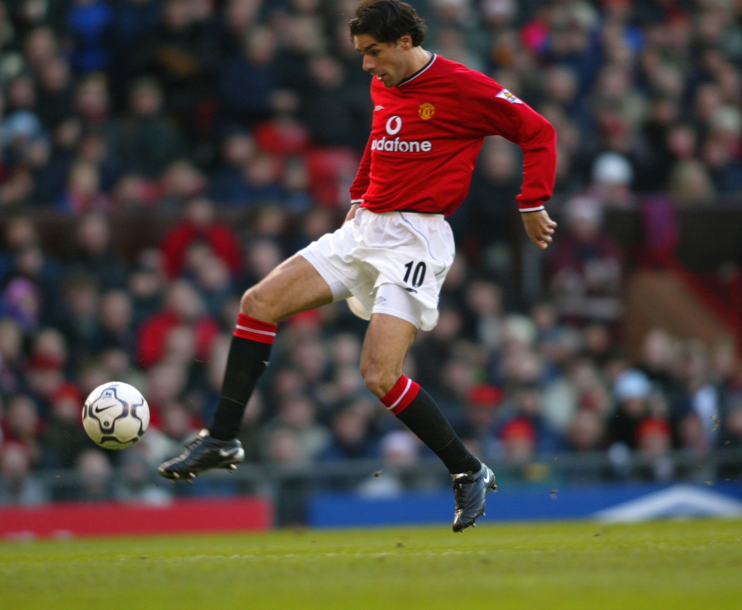 22 Dec 2001:  Ruud van Nistelrooy of Manchester United brings the ball under control during the FA Barclaycard Premiership match against Southampton played at Old Trafford, in Manchester, England. Manchester United won the match 6-1. DIGITAL IMAGE.   \ Ma