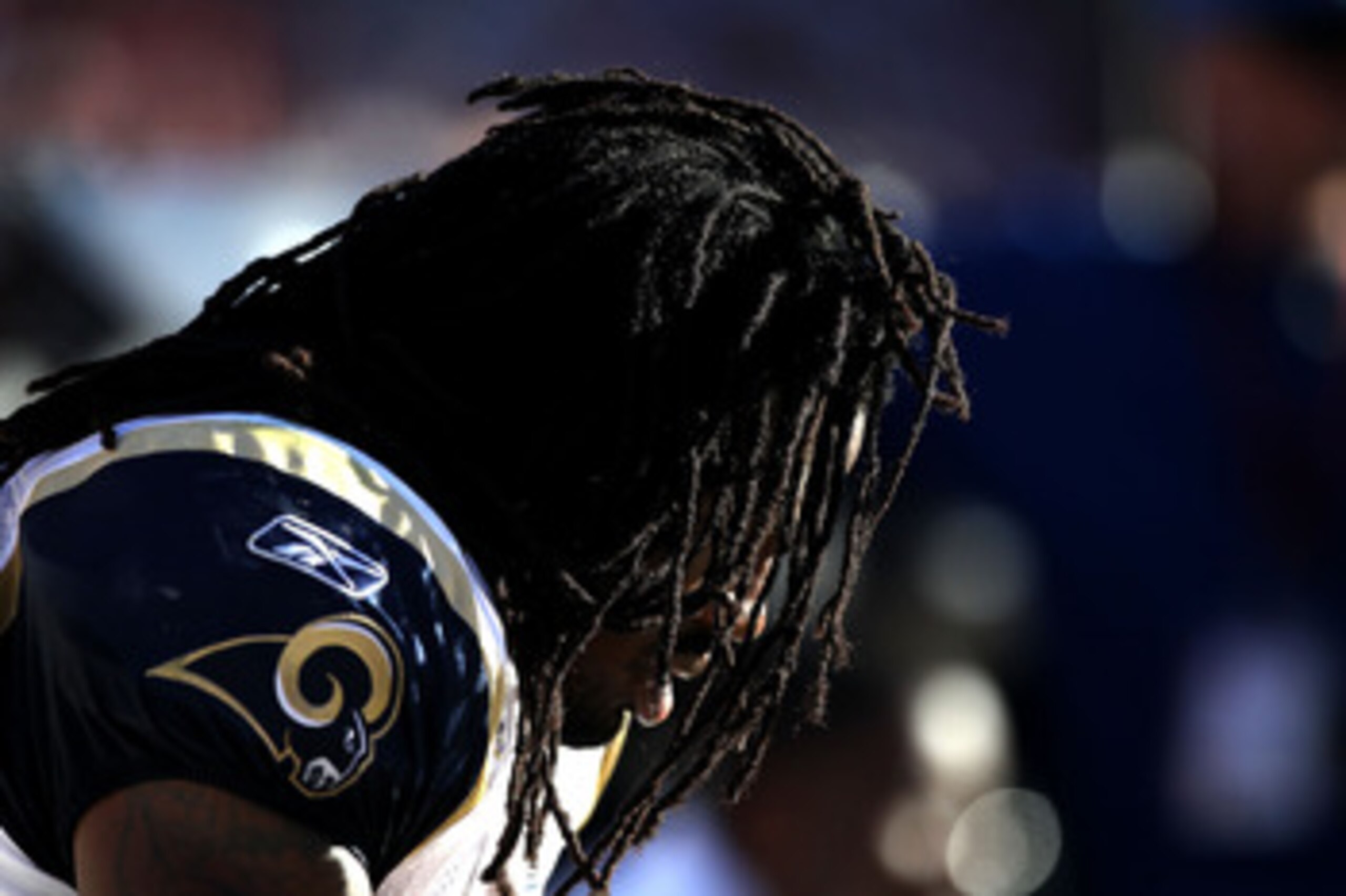 SAN FRANCISCO - NOVEMBER 14:  Steven Jackson #39 of the St. Louis Rams sits on the bench during their game against the San Francisco 49ers at Candlestick Park on November 14, 2010 in San Francisco, California.  (Photo by Ezra Shaw/Getty Images)