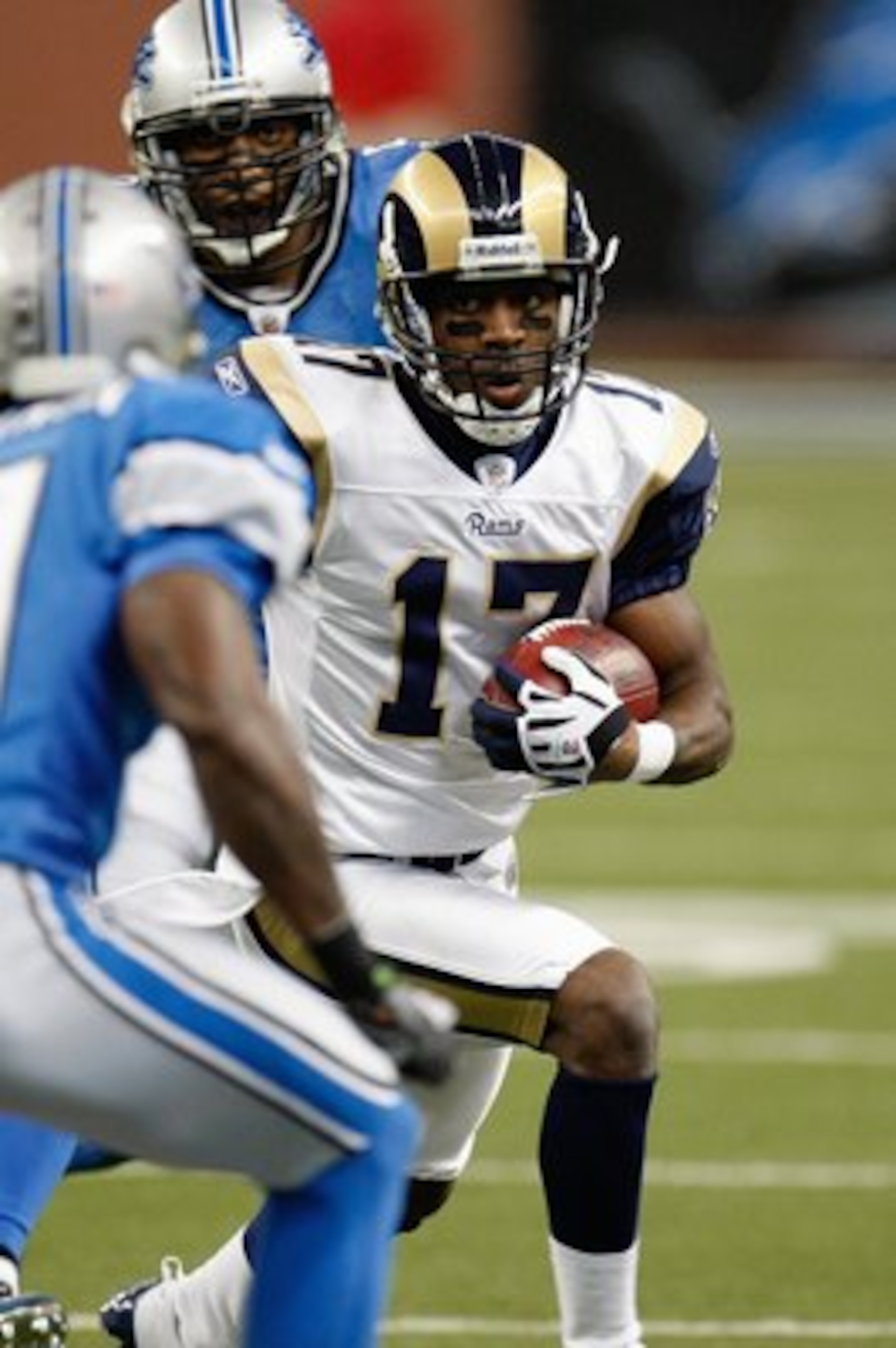 DETROIT - NOVEMBER 1:  Donnie Avery #17 of the St. Louis Rams runs with the ball during the game against the Detroit Lions on November 1, 2009 at Ford Field in Detroit, Michigan. (Photo by Gregory Shamus/Getty Images)
