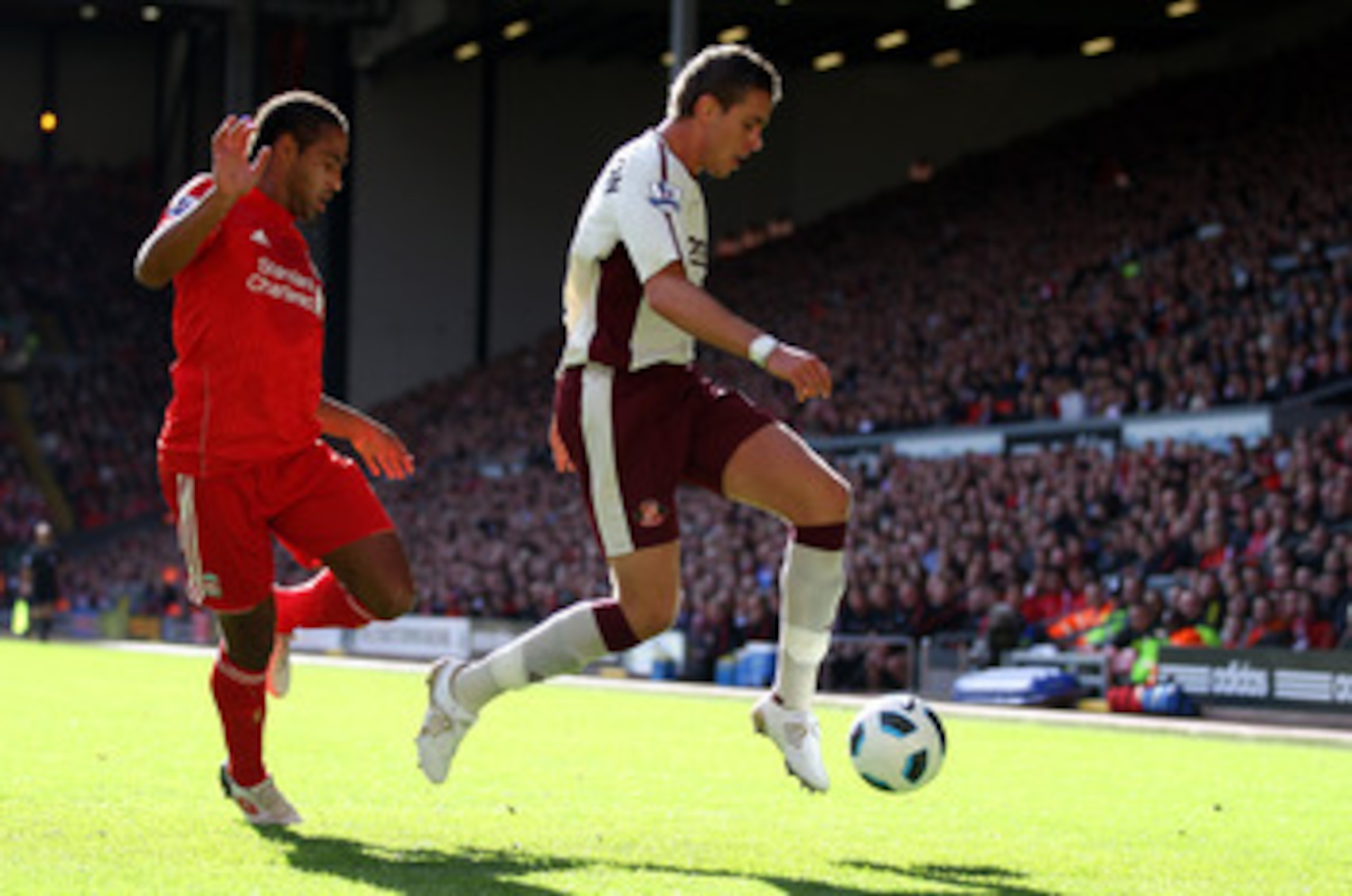 LIVERPOOL, ENGLAND - SEPTEMBER 25: Jordan Henderson of Sunderland ín action with Glen  Johnson of Liverpool during the Barclays Premier League match between Liverpool and Sunderland at at Anfield on September 25, 2010 in Liverpool, England.  (Photo by Cli
