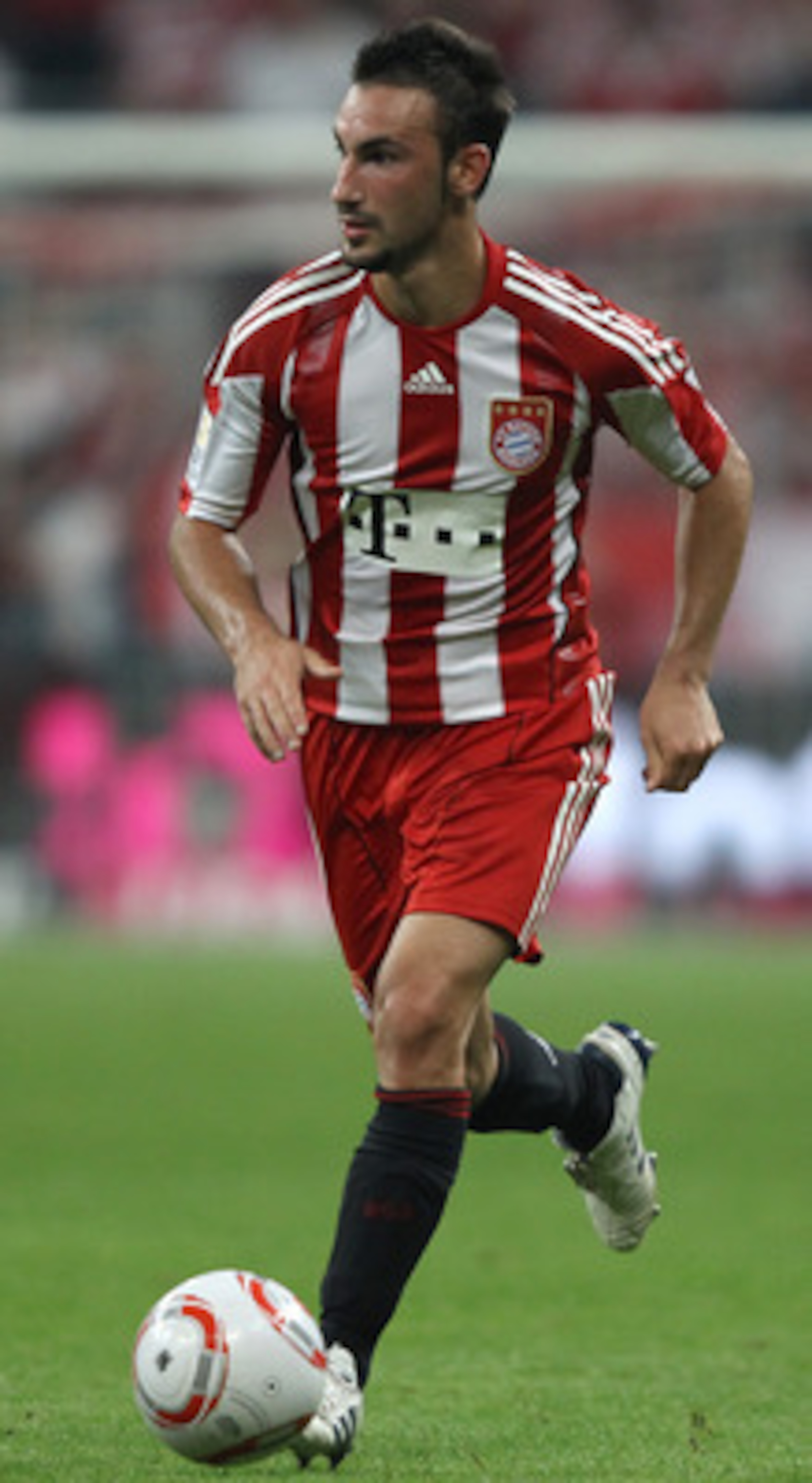MUNICH, GERMANY - AUGUST 20: Diego Contento of Bayern runs with the ball during the Bundesliga match between FC Bayern Muenchen and VfL Wolfsburg at Allianz Arena on August 20, 2010 in Munich, Germany. (Photo by Clive Brunskill/Getty Images) MUNICH, GERMANY - AUGUST 20: Diego Contento of Bayern runs with the ball during the Bundesliga match between FC Bayern Muenchen and VfL Wolfsburg at Allianz Arena on August 20, 2010 in Munich, Germany. (Photo by Clive Brunskill/Getty Images)