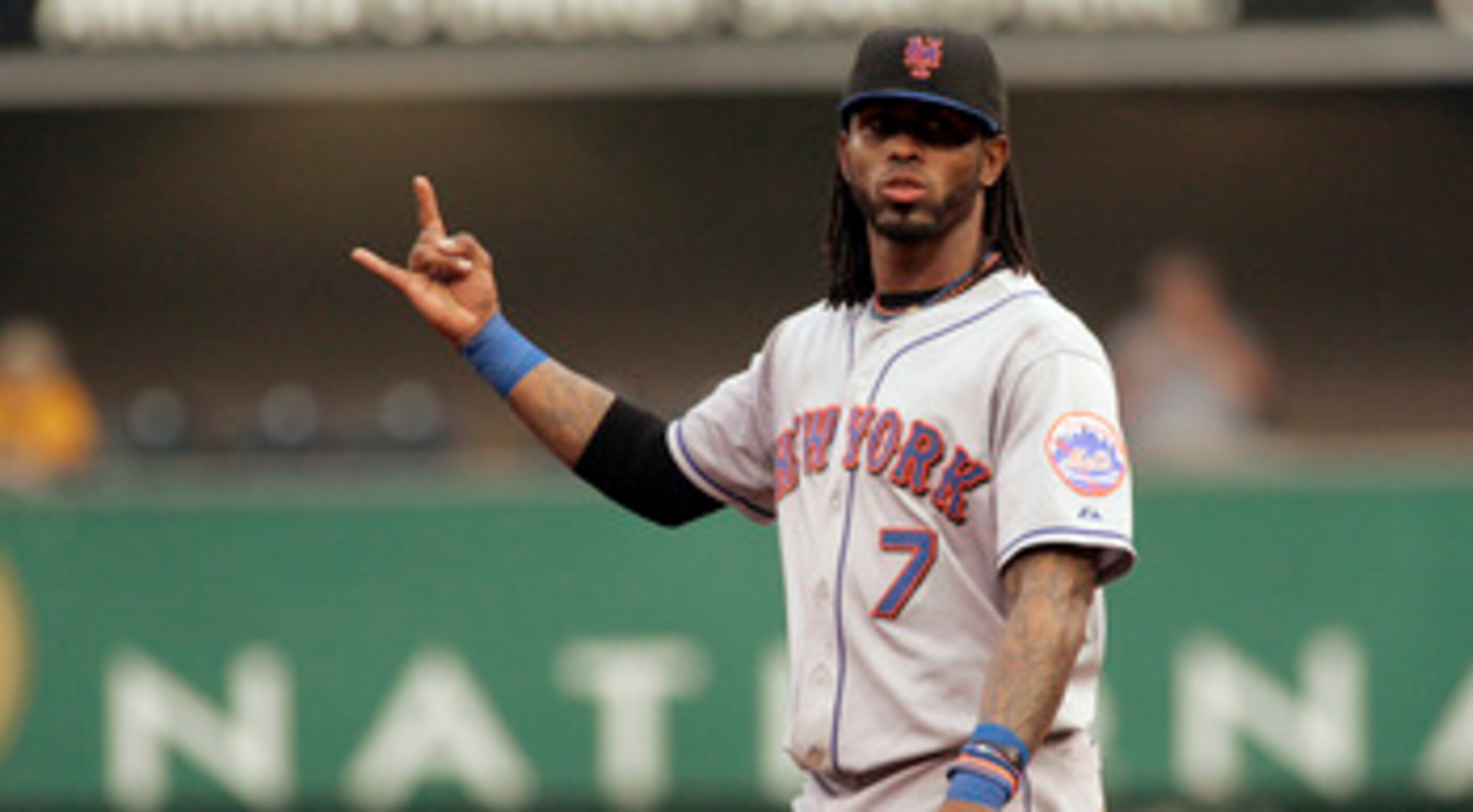 PITTSBURGH, PA - JUNE 10:  Jose Reyes #7 of the New York Mets signals two outs against the Pittsburgh Pirates during the game on June 10, 2011 at PNC Park in Pittsburgh, Pennsylvania.  (Photo by Justin K. Aller/Getty Images)