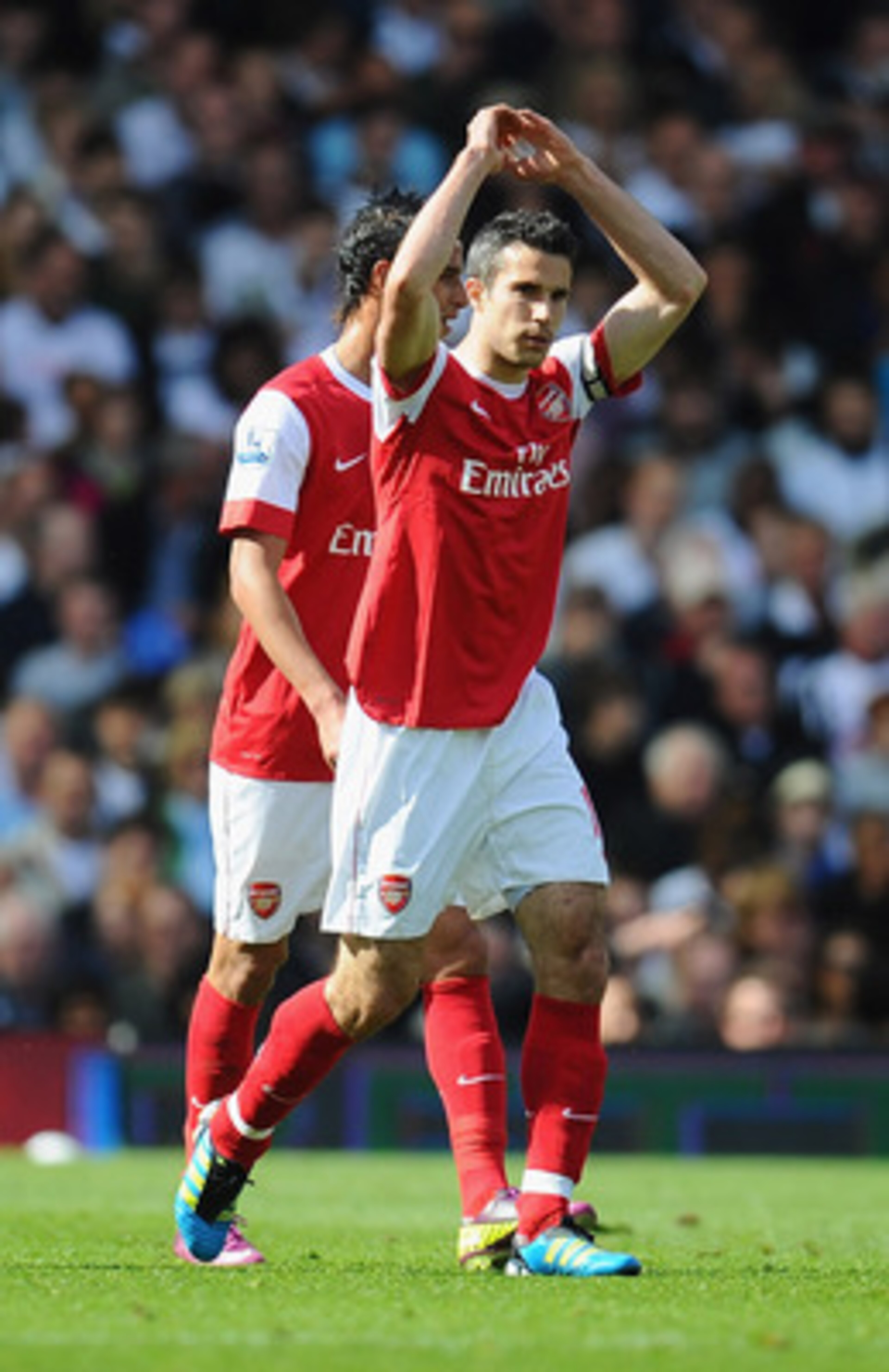 LONDON, ENGLAND - MAY 22:  Robin Van Persie of Arsenal celebrates his goal during the Barclays Premier League match between Fulham and Arsenal at Craven Cottage on May 22, 2011 in London, England.  (Photo by Clive Mason/Getty Images)