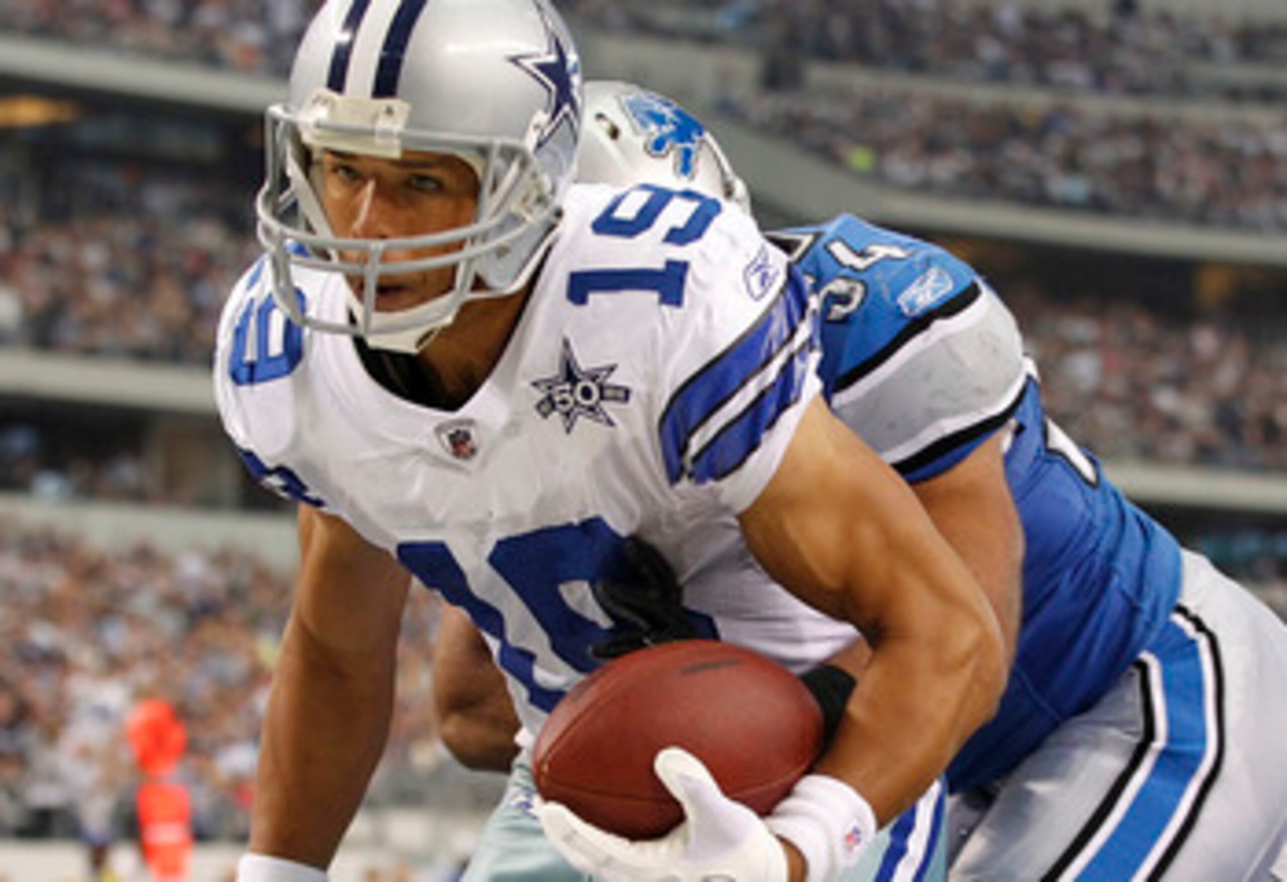 ARLINGTON, TX - NOVEMBER 21: Miles Austin #19 of the Dallas Cowboys scores a third quarter touchdown on a 3 yard pass from Jon Kitna #3 as DeAndre Levy #54 of the Detroit Lions defends during the game at Dallas Stadium on November 21, 2010 in Arlington, T