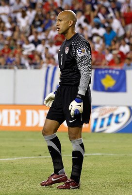 TAMPA, FL - JUNE 11:  Goal keeper Tim Howard #1 of the United States watches his team against Team Panama during the CONCACAF Gold Cup Match at Raymond James Stadium on June 11, 2011 in Tampa, Florida.  (Photo by J. Meric/Getty Images)
