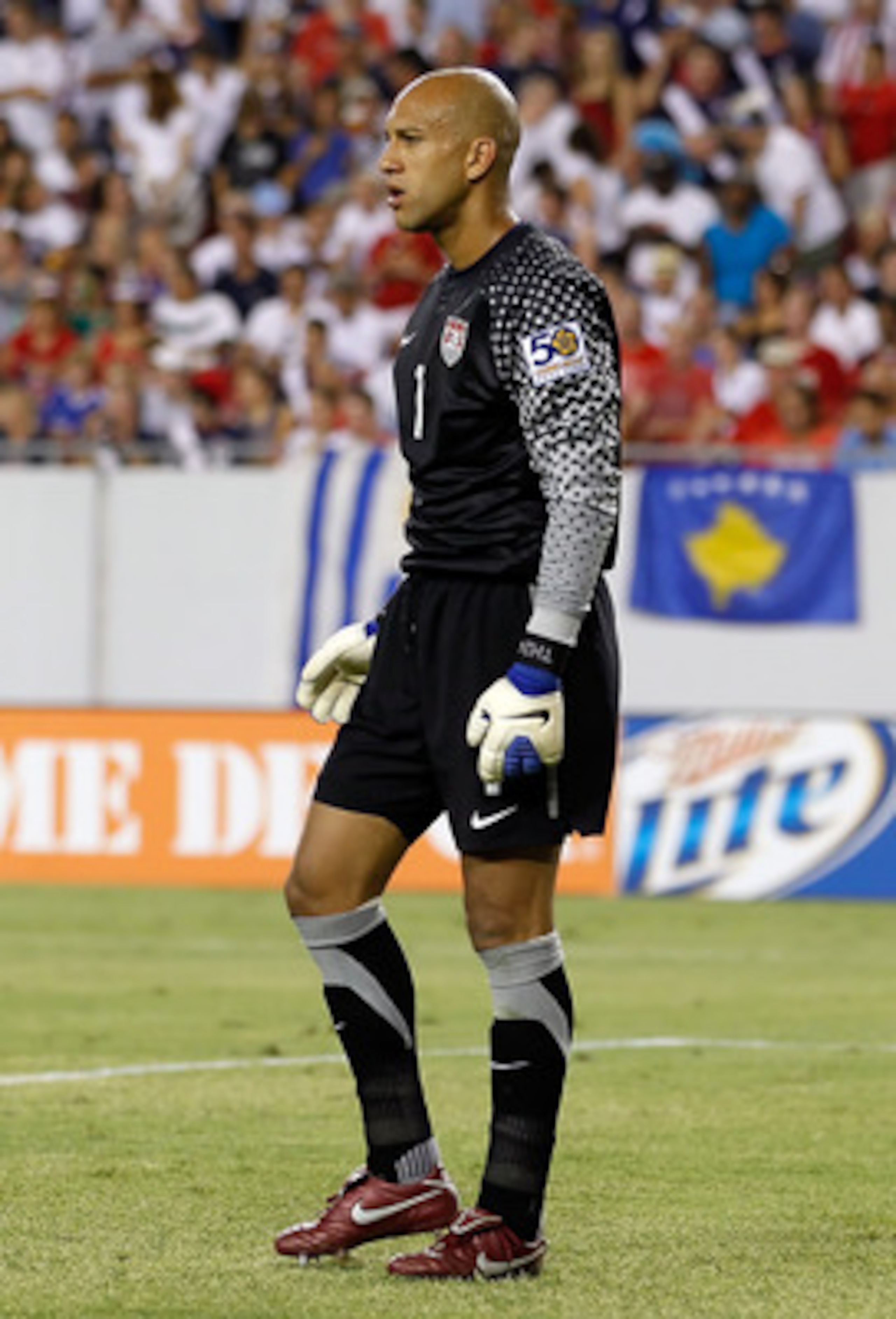 TAMPA, FL - JUNE 11:  Goal keeper Tim Howard #1 of the United States watches his team against Team Panama during the CONCACAF Gold Cup Match at Raymond James Stadium on June 11, 2011 in Tampa, Florida.  (Photo by J. Meric/Getty Images)