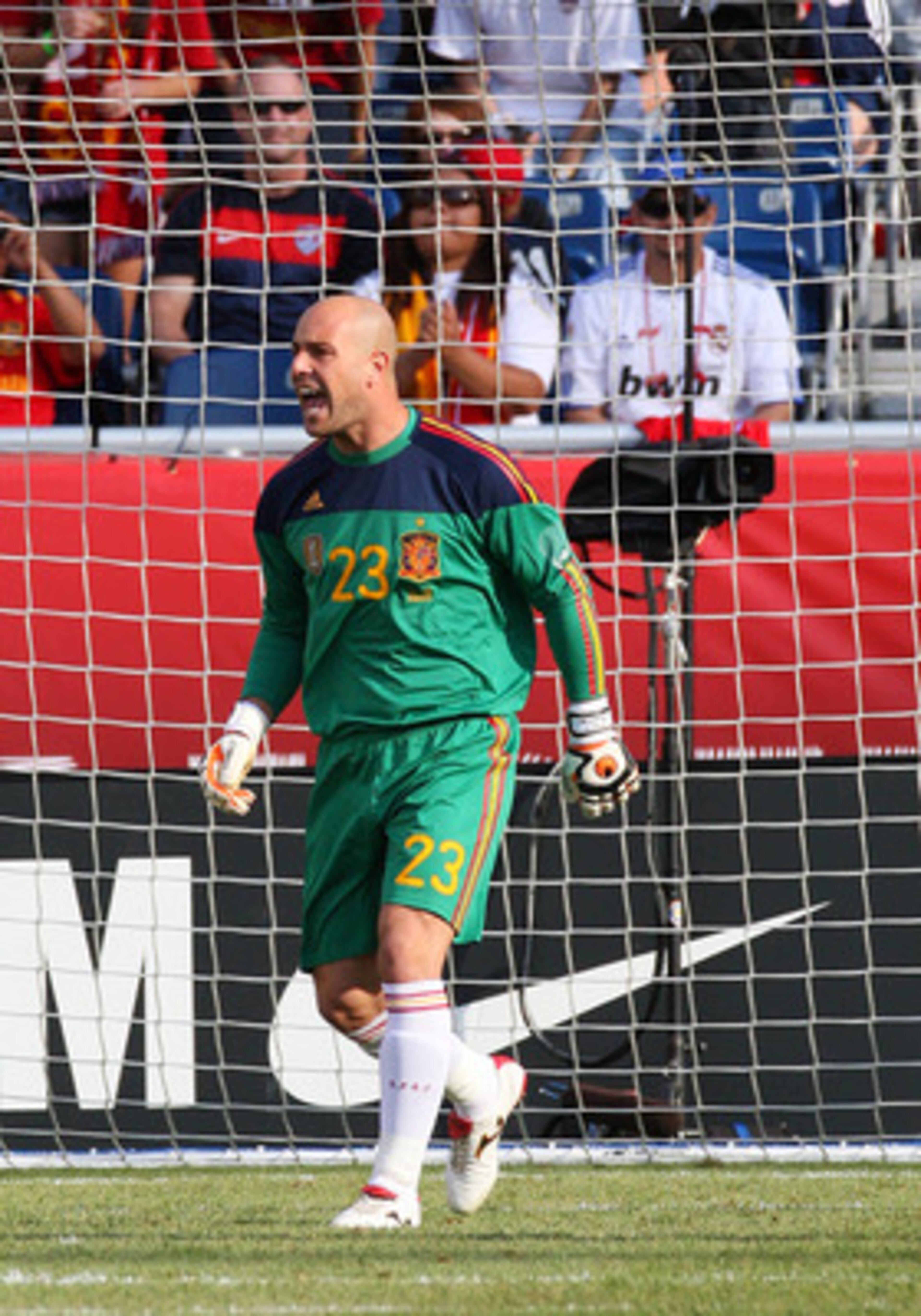 FOXBORO, MA - JUNE 4:  Pepe Reina #23 of Spain yells to his teammates in a game against the United States at Gillette Stadium on June 4, 2011 in Foxboro, Massachusetts. Spain beat the United States 4-0. (Photo by Gail Oskin/Getty Images)