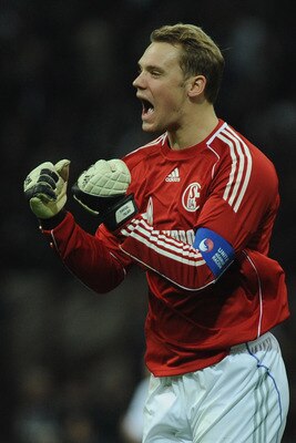 MILAN, ITALY - APRIL 05:  Manuel Neuer of Schalke 04 celebrates during the UEFA Champions League Quarter Final match between FC Internazionale Milano and Schalke 04 at San Siro Stadium on April 5, 2011 in Milan, Italy.  (Photo by Valerio Pennicino/Getty I