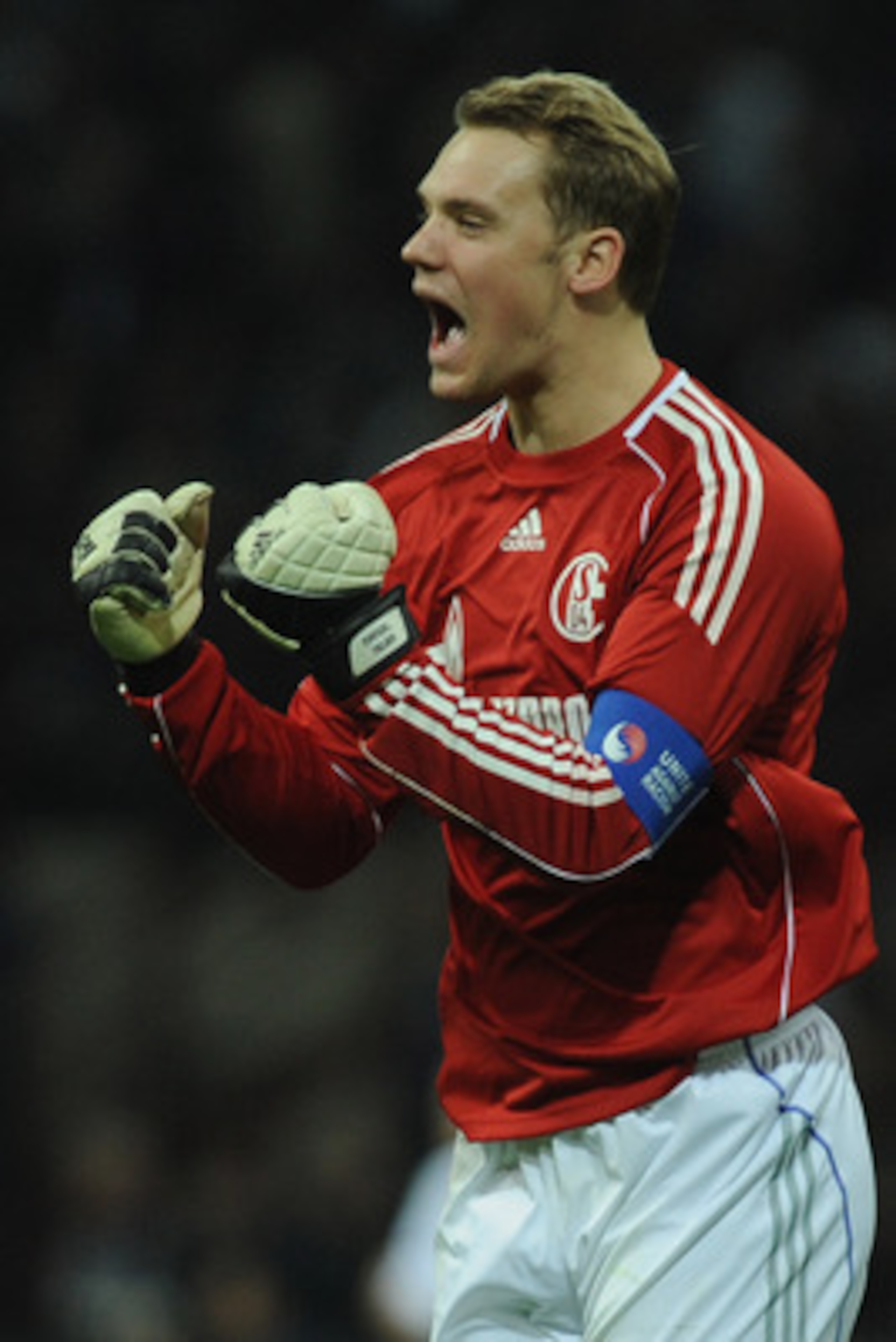 MILAN, ITALY - APRIL 05:  Manuel Neuer of Schalke 04 celebrates during the UEFA Champions League Quarter Final match between FC Internazionale Milano and Schalke 04 at San Siro Stadium on April 5, 2011 in Milan, Italy.  (Photo by Valerio Pennicino/Getty I