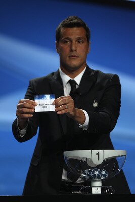 MONACO - AUGUST 26:  Julio Cesar of Inter Milan and Brazil draws the name of Bayern Munich during the UEFA Champions League Group Stage draw at the Grimaldi Forum on August 26, 2010 in Monaco, Monaco.  (Photo by Michael Steele/Getty Images)