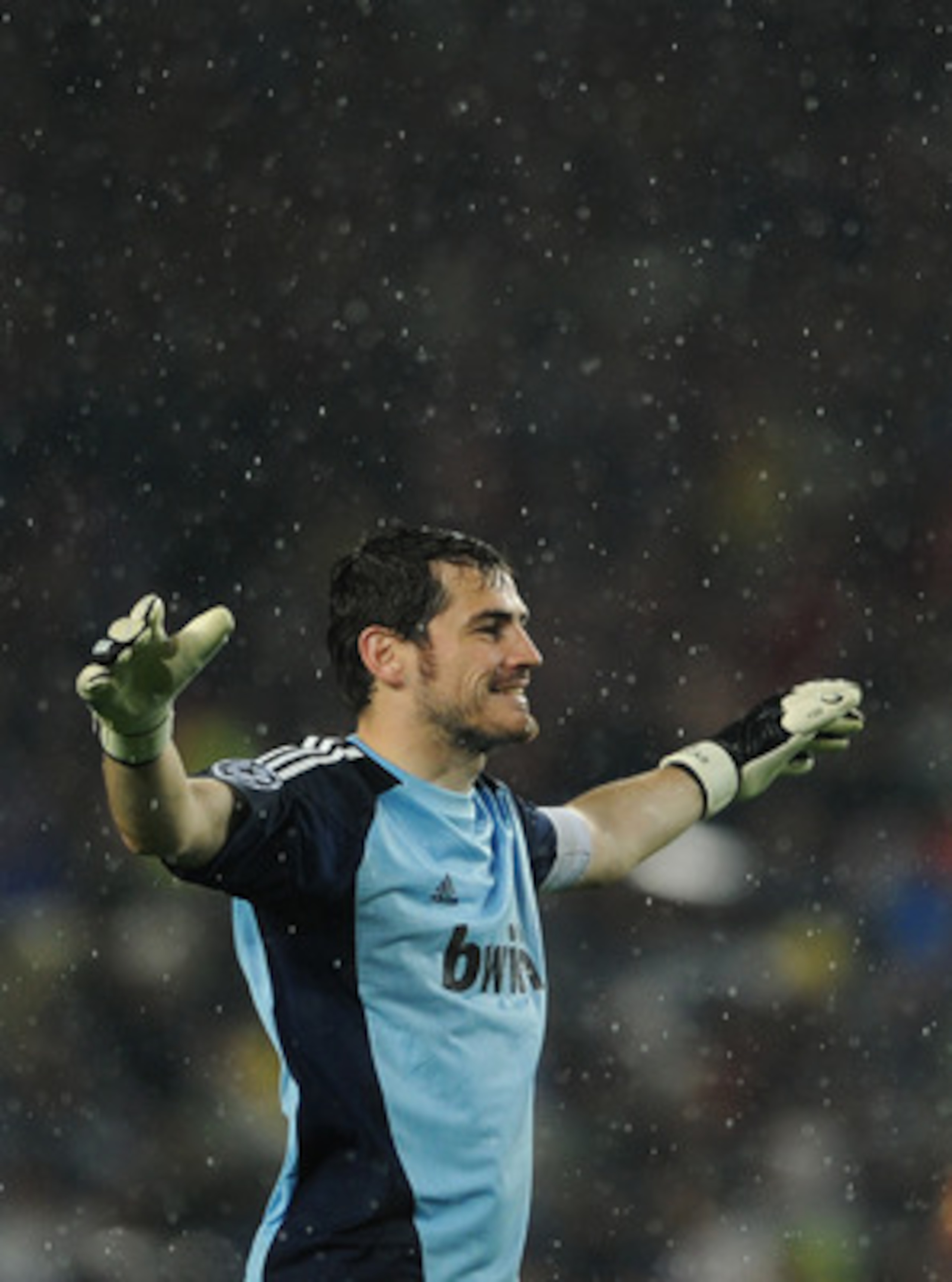 BARCELONA, SPAIN - MAY 03:  Goalkeeper Iker Casillas of Real Madrid reacts during the UEFA Champions League Semi Final second leg match between Barcelona and Real Madrid at the Camp Nou stadium on May 3, 2011 in Barcelona, Spain.  (Photo by Jasper Juinen/
