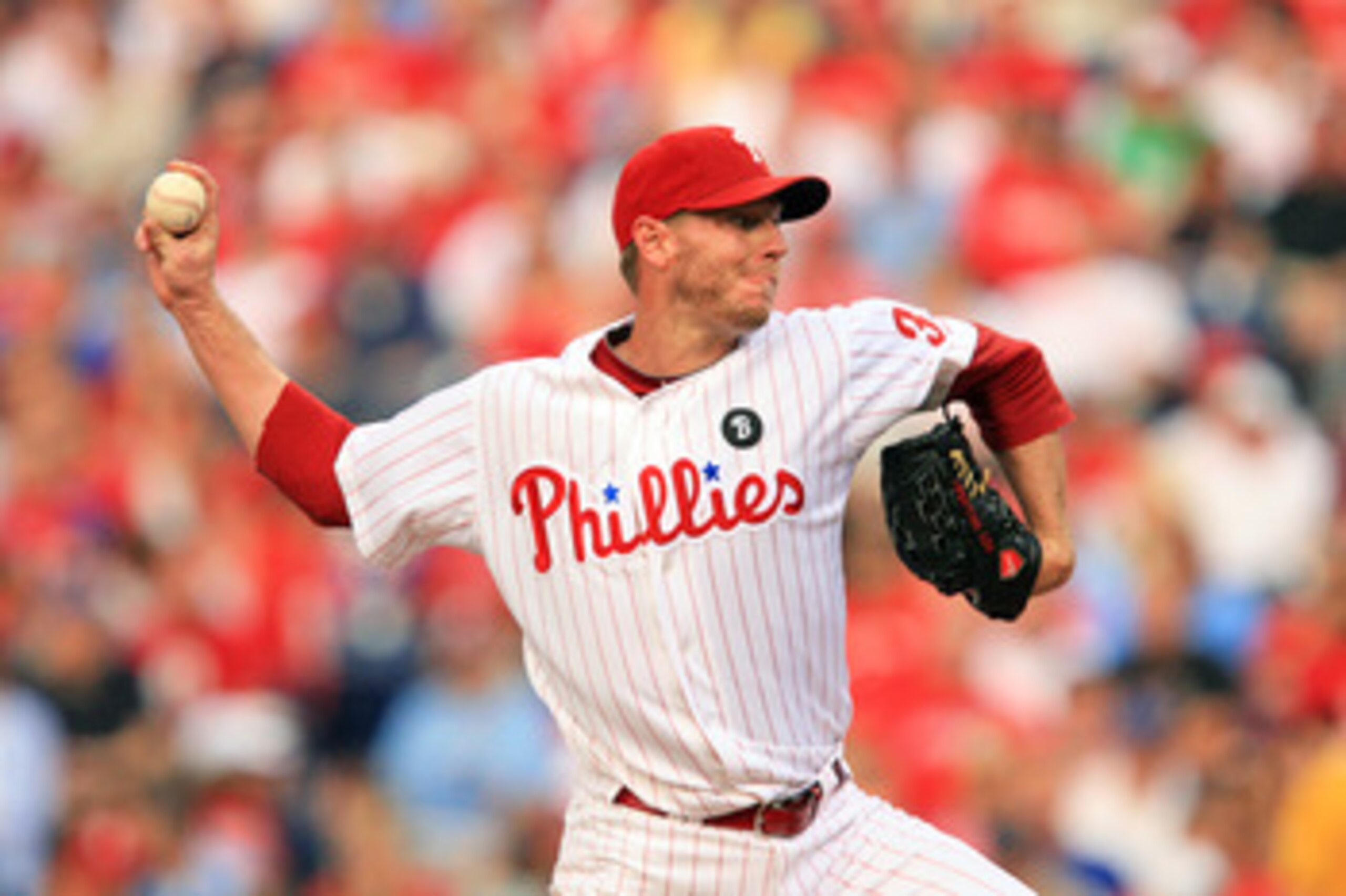 PHILADELPHIA - JUNE 10: Starting pitcher Roy Halladay #34 of the Philadelphia Phillies throws a pitch during a game against the Chicago Cubs at Citizens Bank Park on June 10, 2011 in Philadelphia, Pennsylvania. (Photo by Hunter Martin/Getty Images)