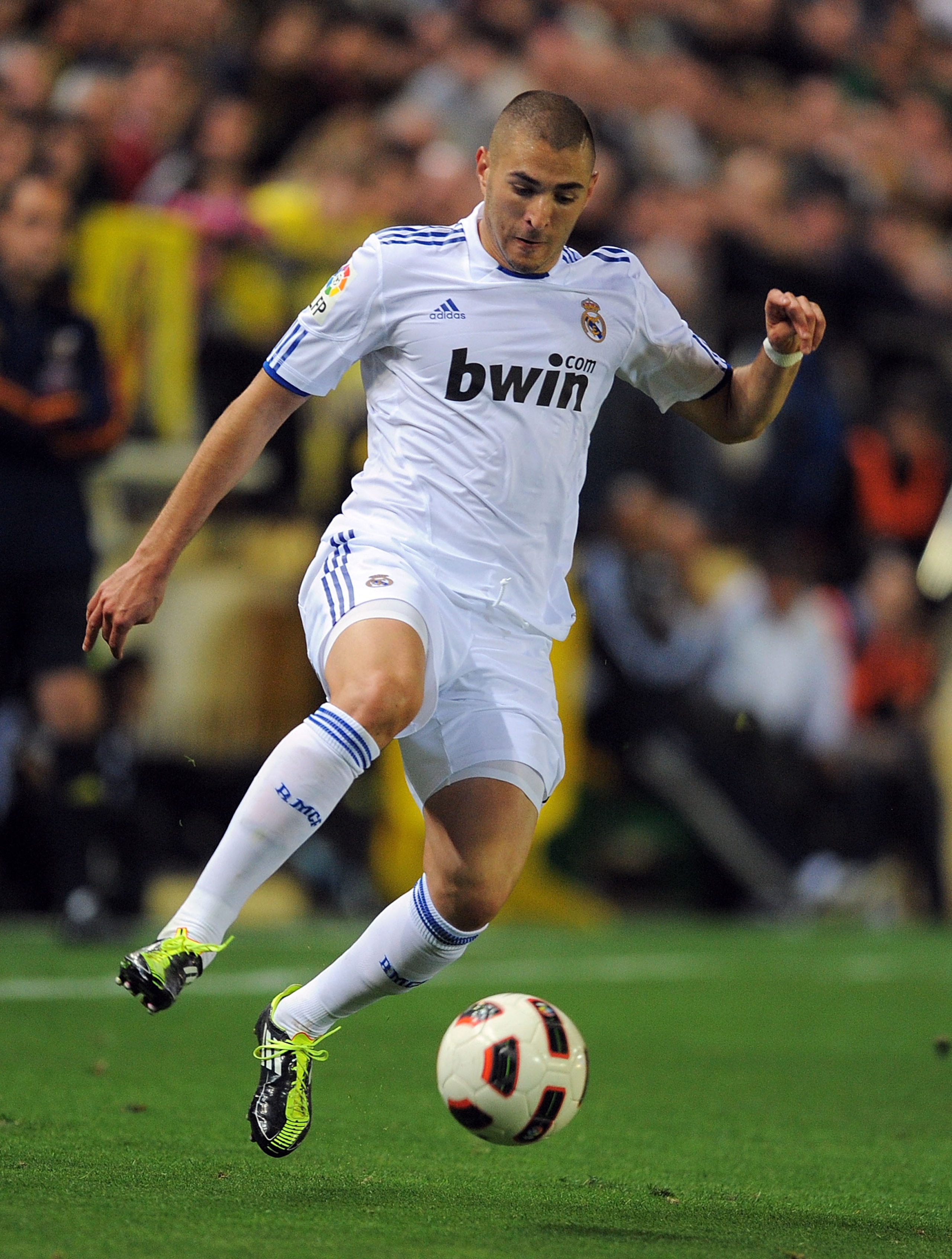 VILLARREAL, SPAIN - MAY 15: Karim Benzema of Real Madrid in action during the La Liga match between Villarreal and Real Madrid at estadio El Madrigal on May 15, 2011 in Villarreal, Spain.  (Photo by Denis Doyle/Getty Images)