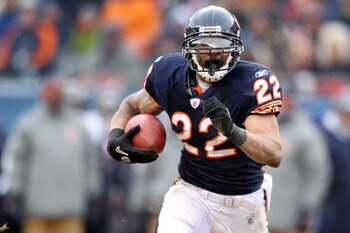 CHICAGO, IL - JANUARY 16:  Matt Forte #22 of the Chicago Bears runs the ball against the Seattle Seahawks in the 2011 NFC divisional playoff game at Soldier Field on January 16, 2011 in Chicago, Illinois.  (Photo by Andy Lyons/Getty Images)