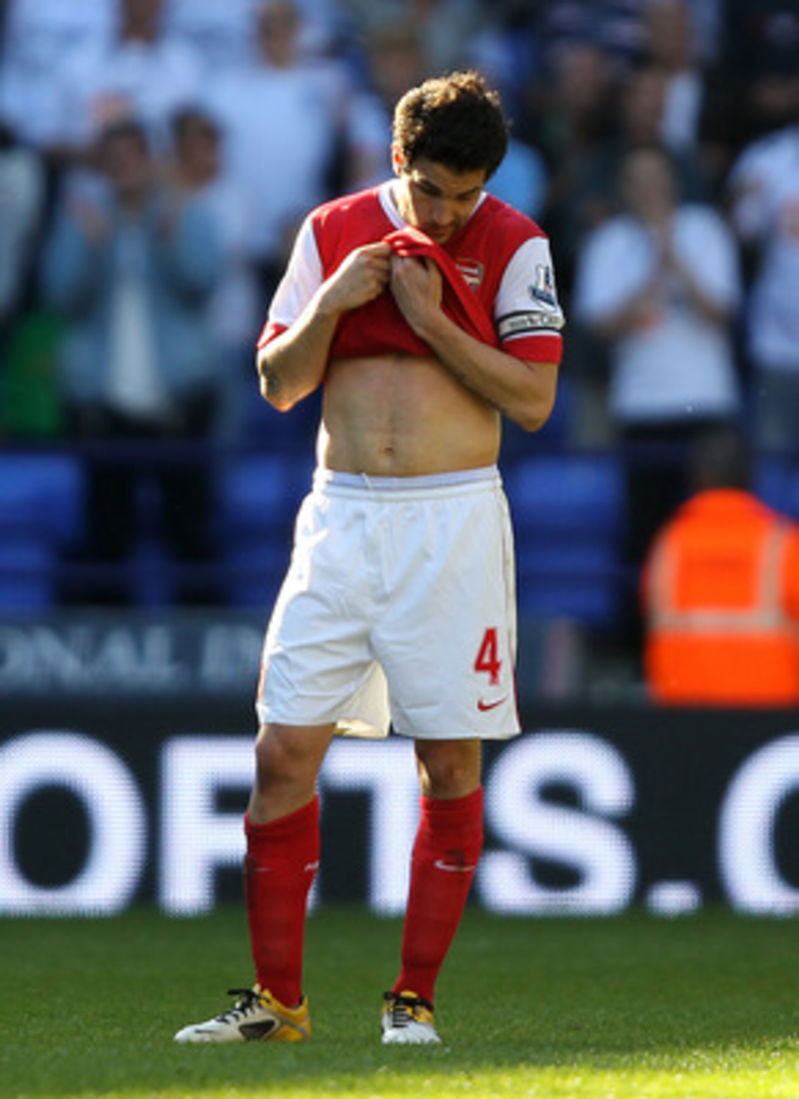 BOLTON, ENGLAND - APRIL 24:  Cesc Fabregas of Arsenal looks dejected during the Barclays Premier League match between Bolton Wanderers and Arsenal at the Reebok Stadium on April 24, 2011 in Bolton, England.  (Photo by Clive Brunskill/Getty Images)