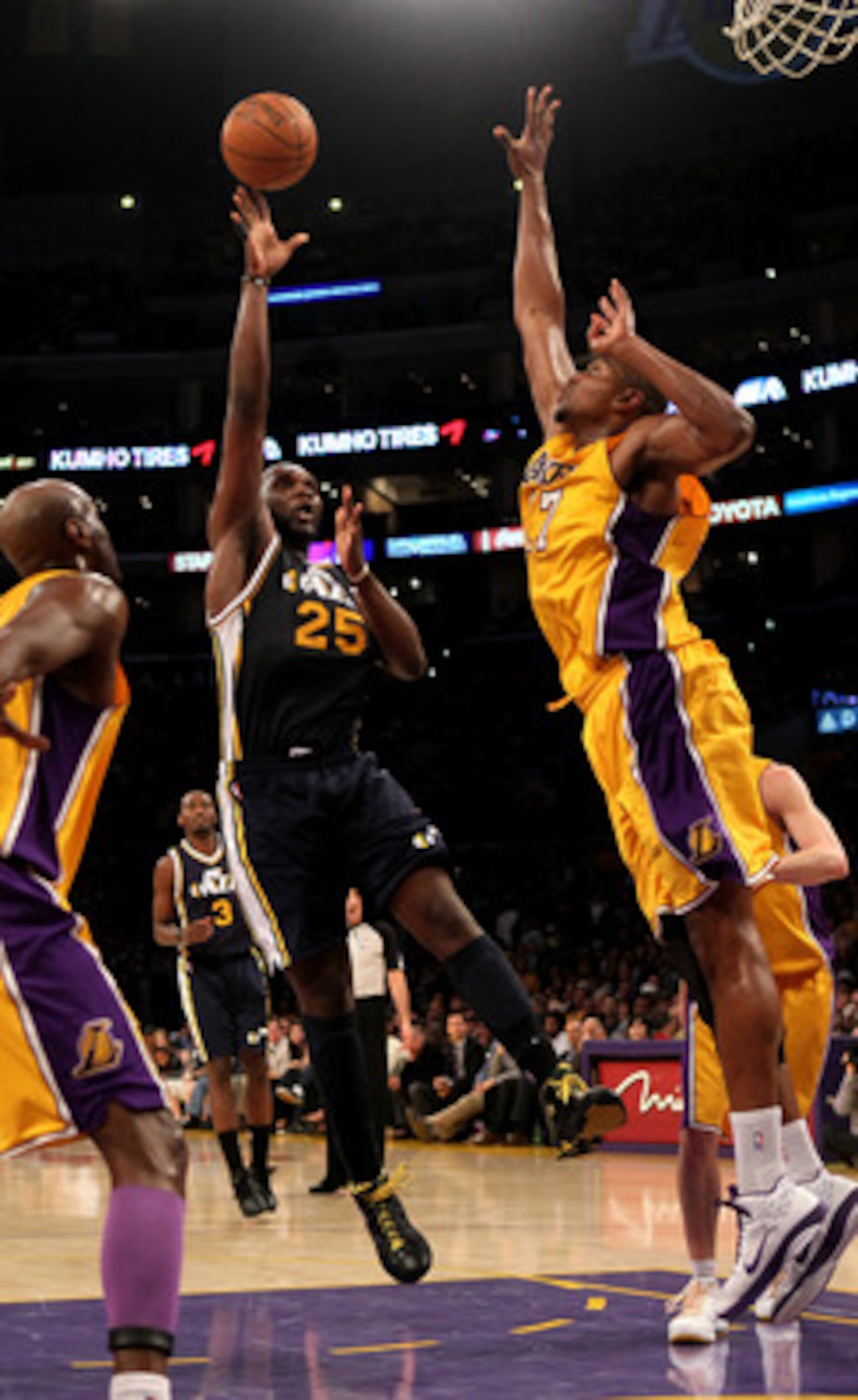LOS ANGELES, CA - APRIL 5:  Al Jefferson #25 of the Utah Jazz shoots over Andrew Bynum #17 of the Los Angeles Lakers at Staples Center on April 5, 2011 in Los Angeles, California.  NOTE TO USER: User expressly acknowledges and agrees that, by downloading