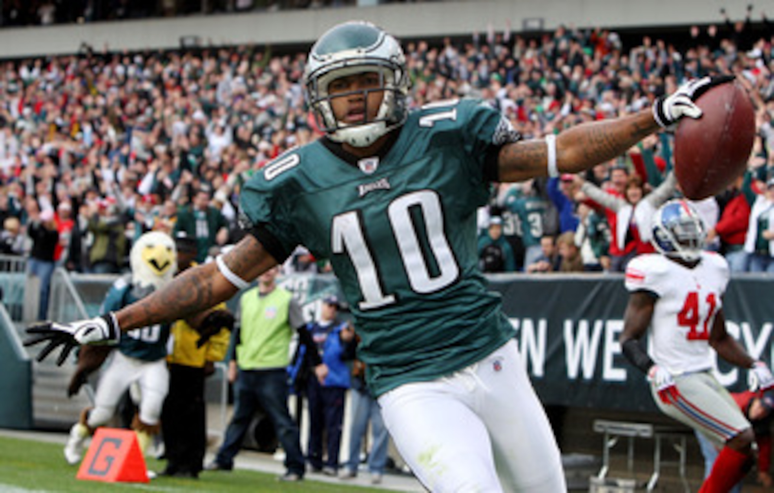 PHILADELPHIA - NOVEMBER 01:  DeSean Jackson #10 of the Philadelphia Eagles celebrates his second quarter touchdown against the New York Giants on November 1, 2009 at Lincoln Financial Field in Philadelphia, Pennsylvania.  (Photo by Jim McIsaac/Getty Image