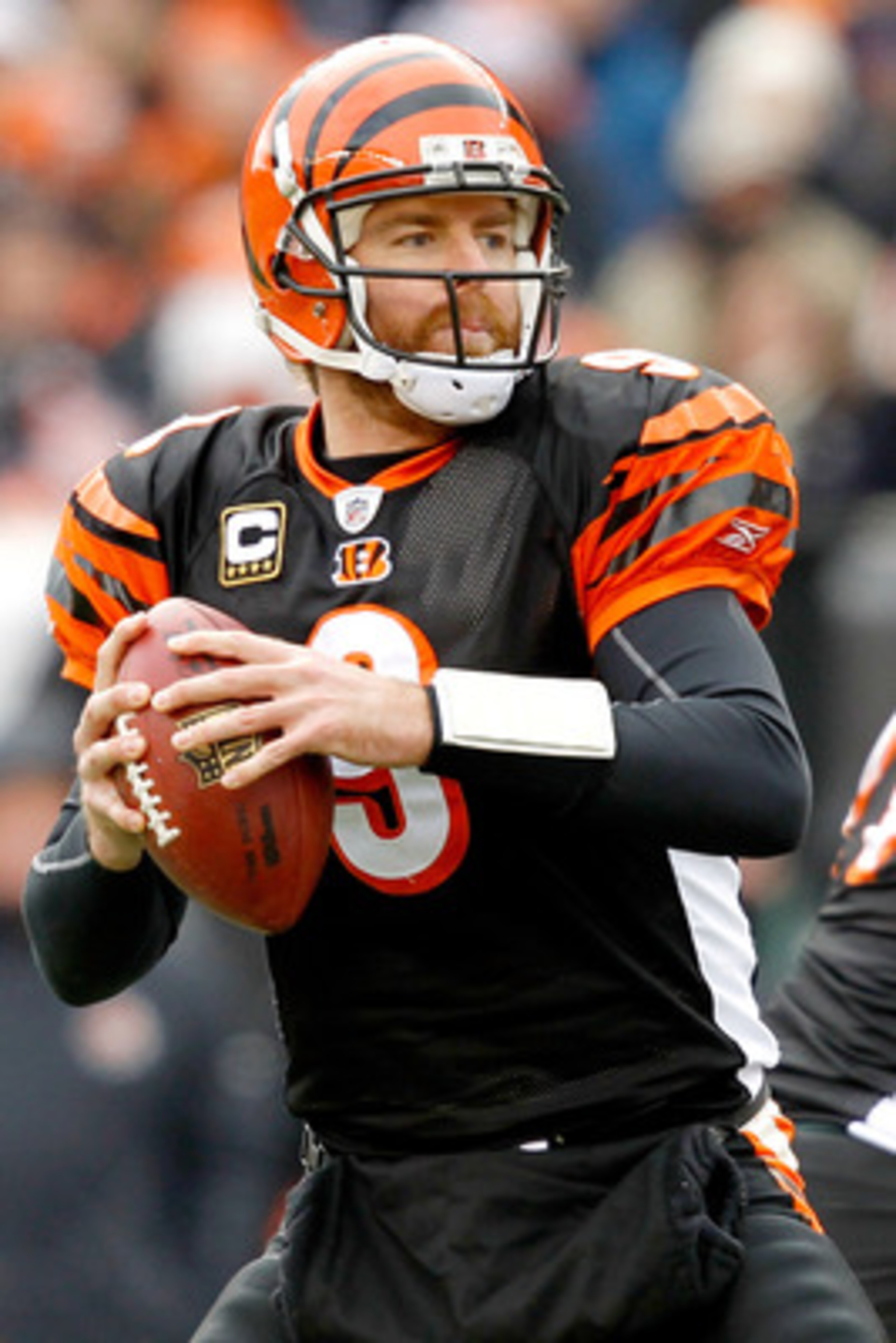 CINCINNATI, OH - DECEMBER 19:  Quarterback Carson Palmer #9 of the Cincinnati Bengals fades back in the pocket while playing the Cleveland Browns at Paul Brown Stadium on December 19, 2010 in Cincinnati, Ohio.  (Photo by Matthew Stockman/Getty Images)