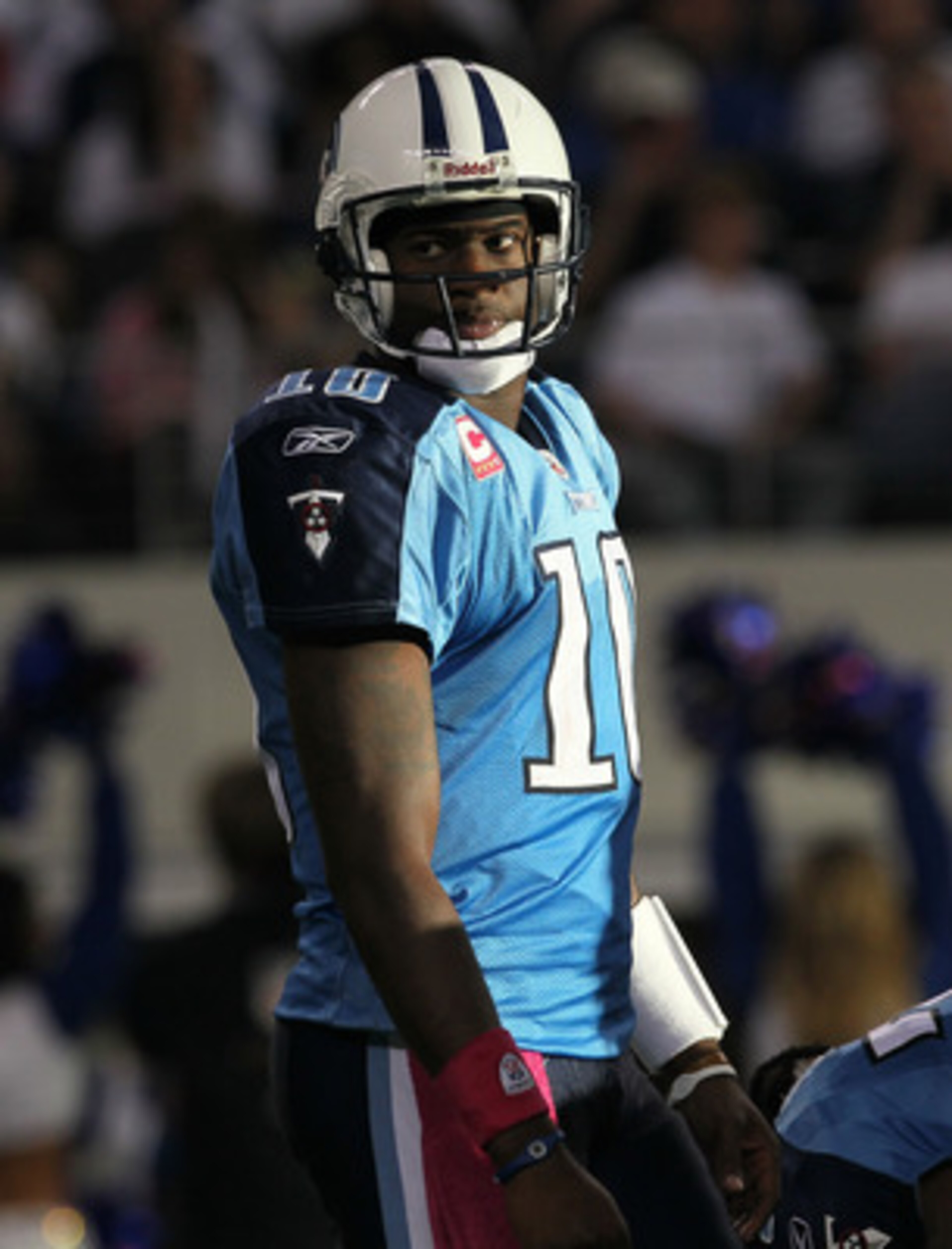 ARLINGTON, TX - OCTOBER 10:  Quarterback Vince Young #10 of the Tennessee Titans on the field against the Dallas Cowboys at Cowboys Stadium on October 10, 2010 in Arlington, Texas.   The Titans won 34-27.  (Photo by Stephen Dunn/Getty Images)