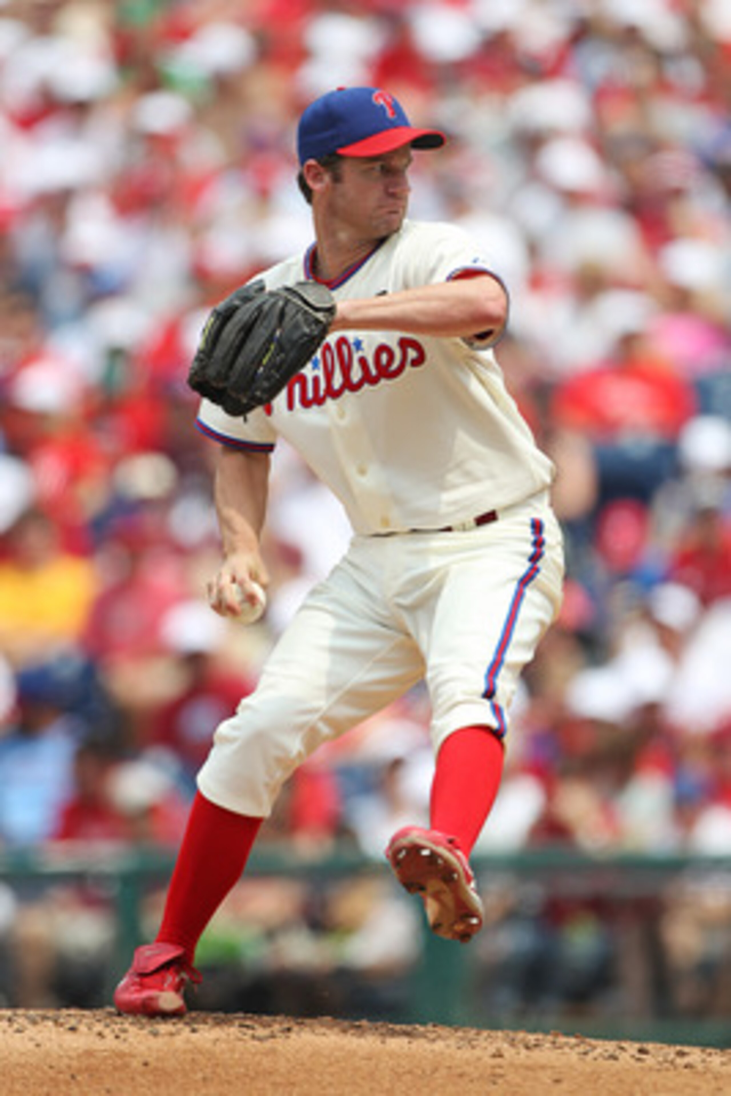 PHILADELPHIA - JUNE 12: Starting pitcher Roy Oswalt #44 of the Philadelphia Phillies throws a pitch during a game against the Chicago Cubs at Citizens Bank Park on June 12, 2011 in Philadelphia, Pennsylvania. (Photo by Hunter Martin/Getty Images)