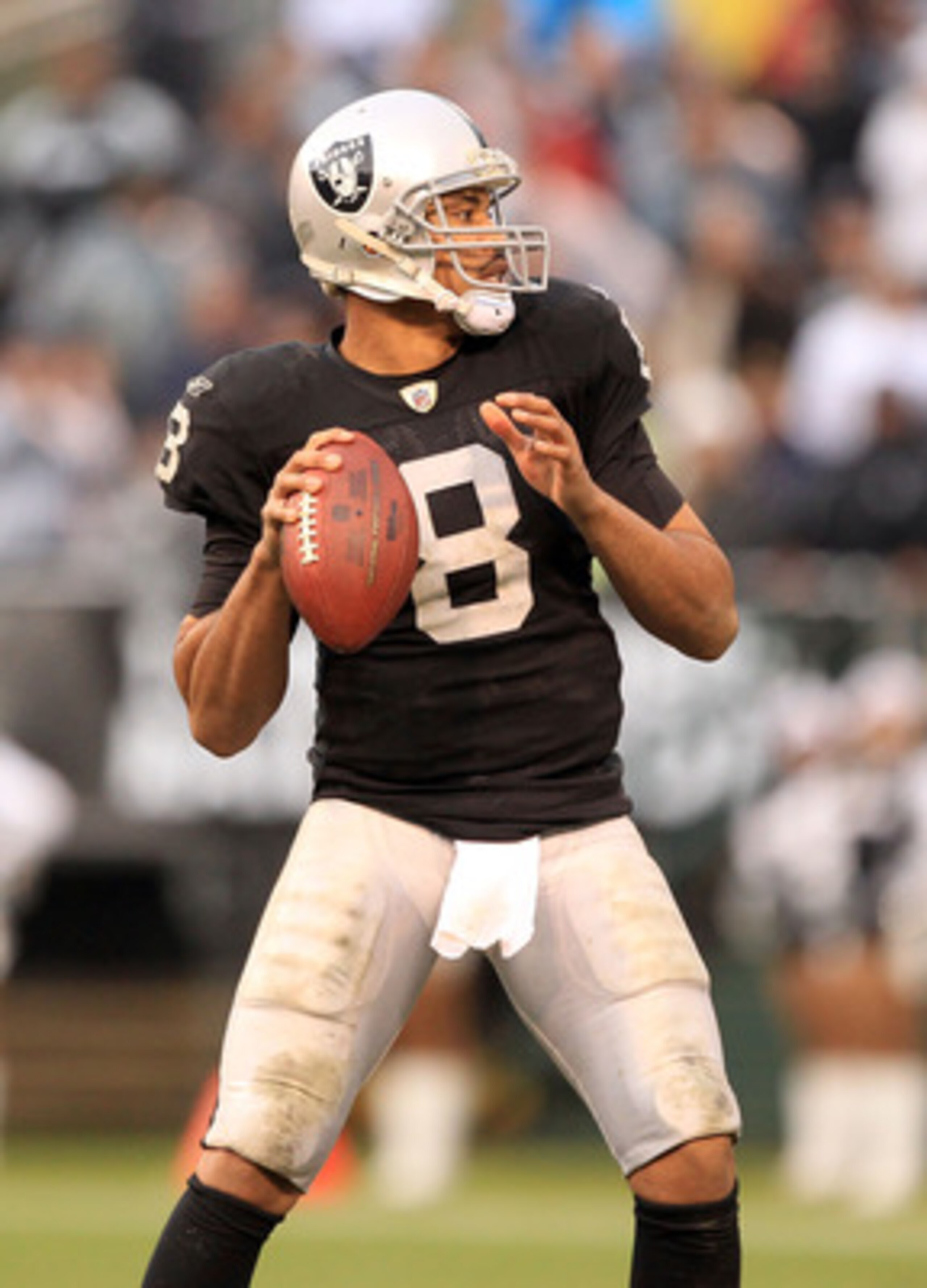 OAKLAND, CA - DECEMBER 19: Jason Campbell #8 of the Oakland Raiders in action against the Denver Broncos at Oakland-Alameda County Coliseum on December 19, 2010 in Oakland, California. (Photo by Ezra Shaw/Getty Images) OAKLAND, CA - DECEMBER 19: Jason Campbell #8 of the Oakland Raiders in action against the Denver Broncos at Oakland-Alameda County Coliseum on December 19, 2010 in Oakland, California. (Photo by Ezra Shaw/Getty Images)