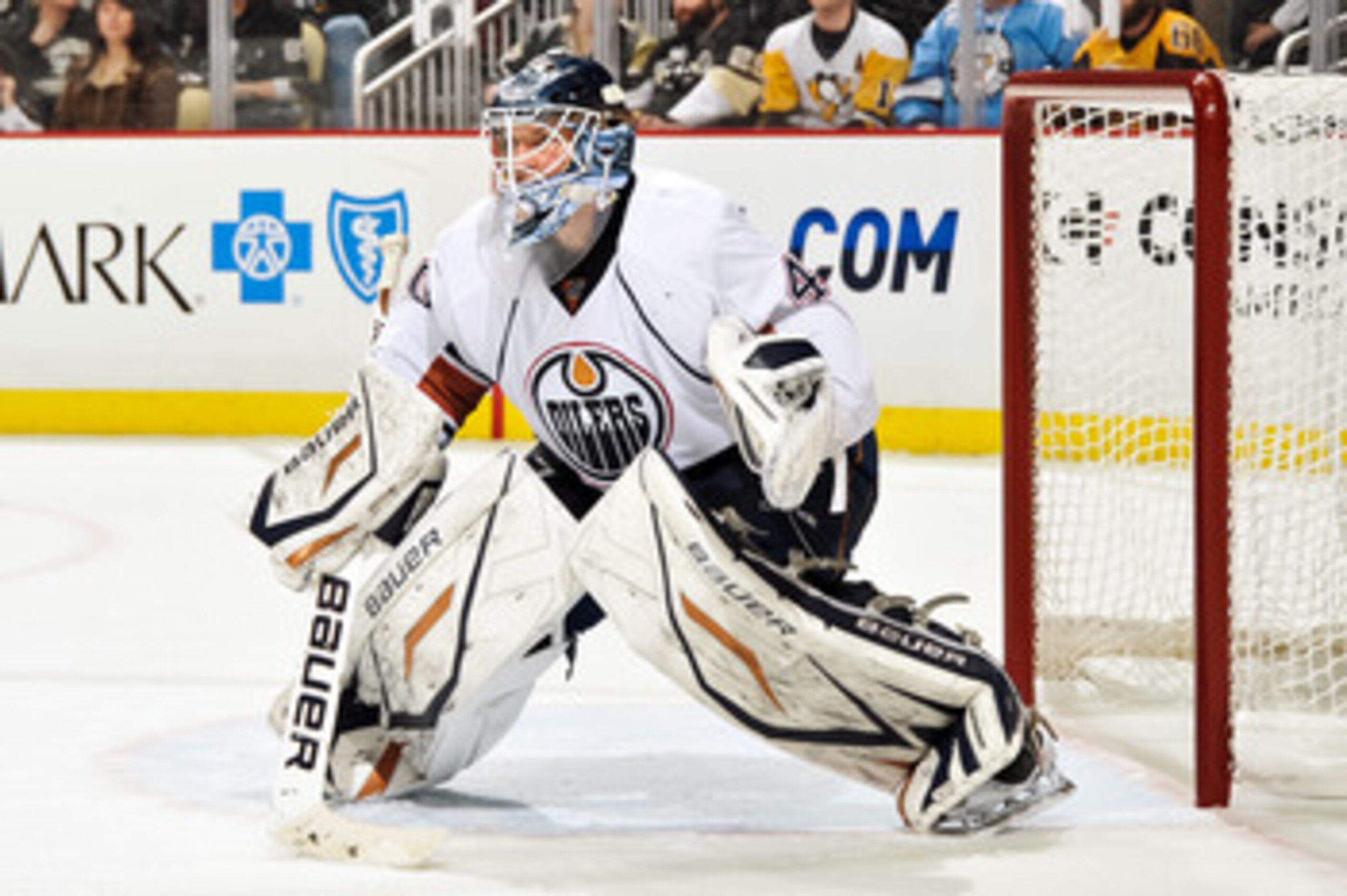 PITTSBURGH, PA - MARCH 13:  Goaltender Devan Dubnyk #40 of the Edmonton Oilers guards the net  against the Pittsburgh Penguins on March 13, 2011 at CONSOL Energy Center in Pittsburgh, Pennsylvania.  (Photo by Jamie Sabau/Getty Images)