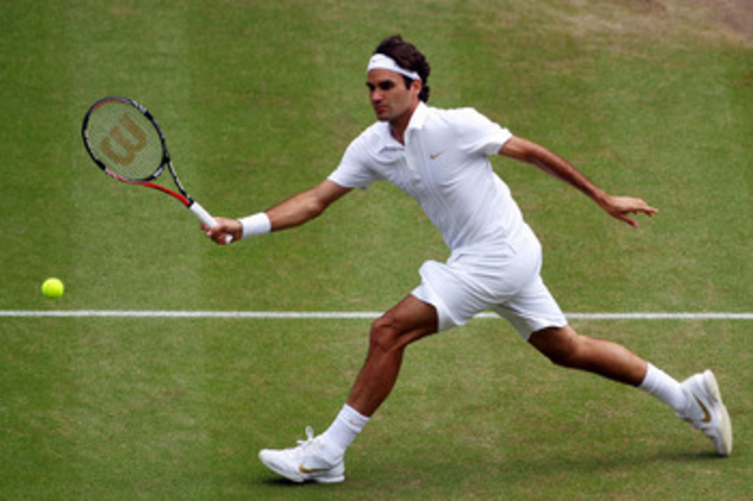 LONDON, ENGLAND - JUNE 30:  Roger Federer of Switzerland returns a shot during his Quarter Final match against Tomas Berdych of Czech Republic on Day Nine of the Wimbledon Lawn Tennis Championships at the All England Lawn Tennis and Croquet Club on June 3