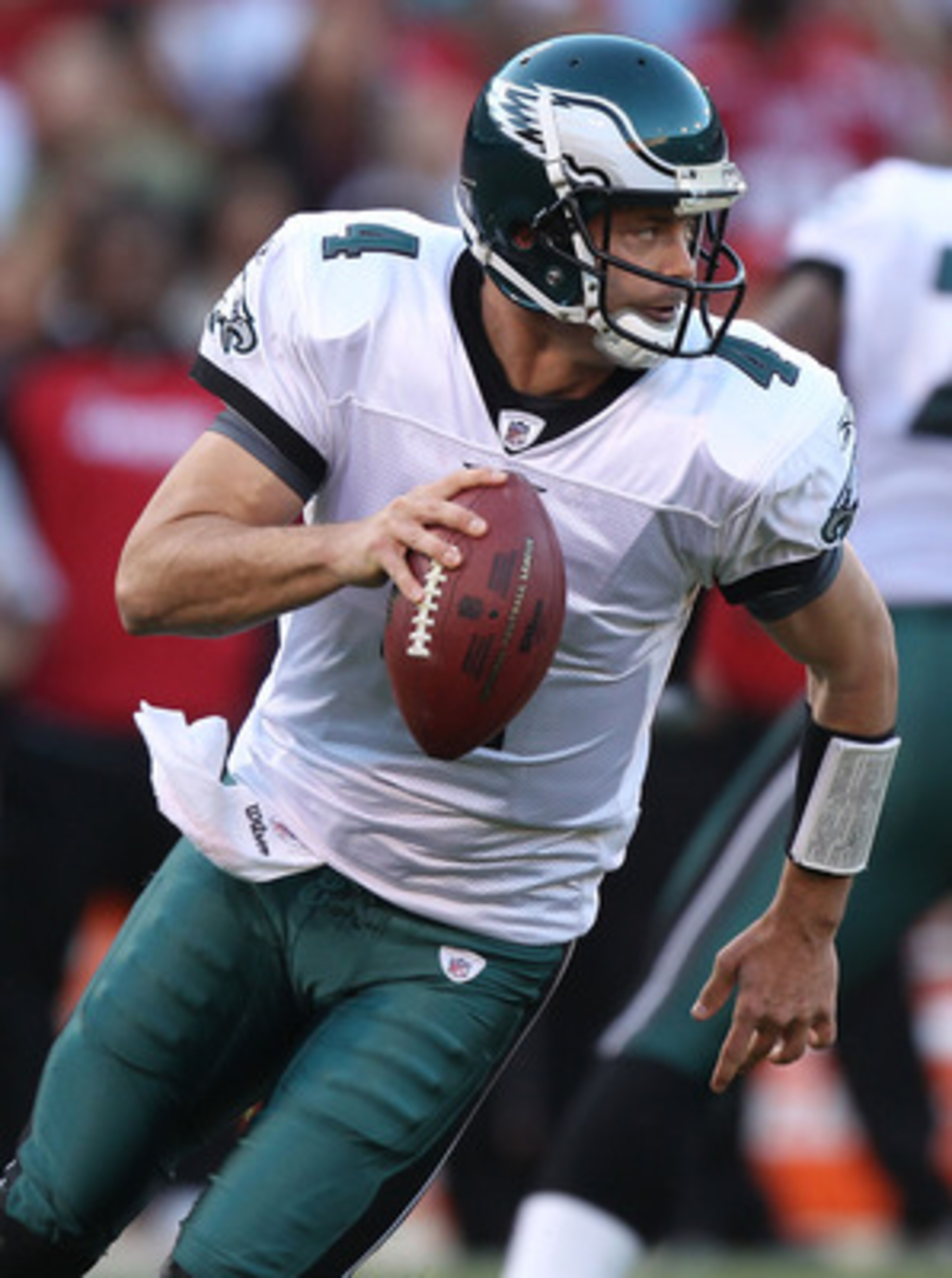 SAN FRANCISCO - OCTOBER 10:  Kevin Kolb #4 of the Philadelphia Eagles passes against the San Francisco 49ers during an NFL game at Candlestick Park on October 10, 2010 in San Francisco, California.  (Photo by Jed Jacobsohn/Getty Images)