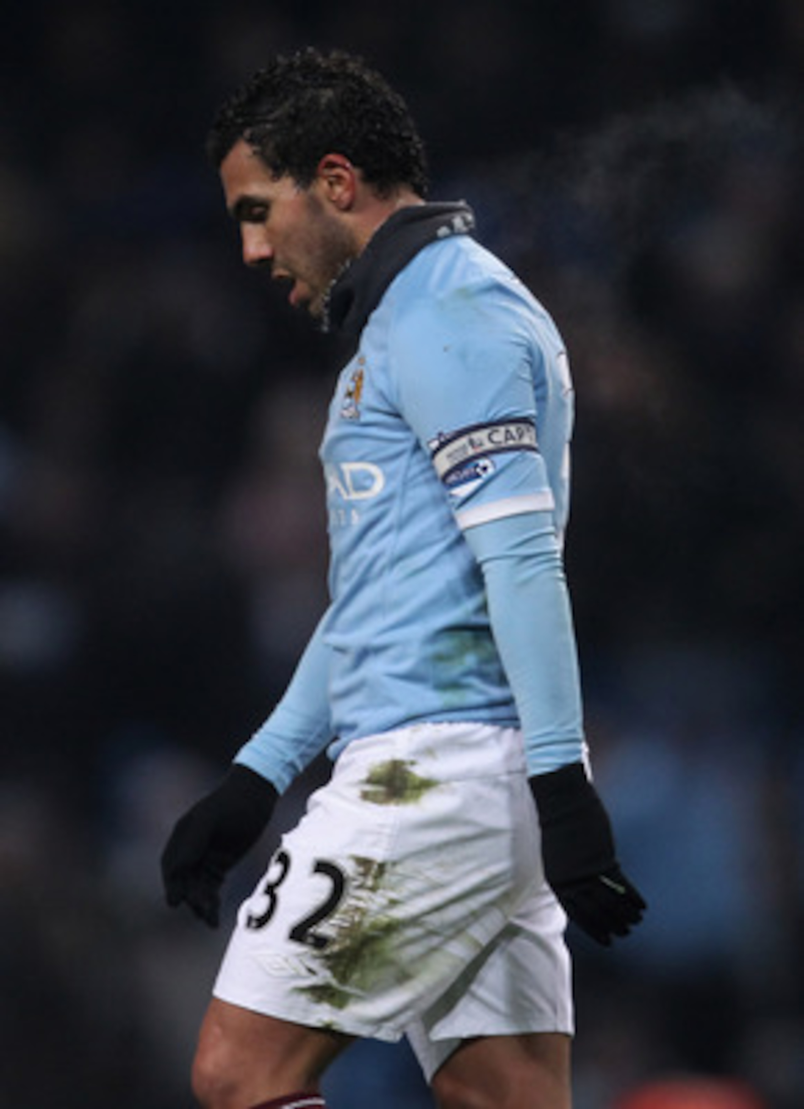 MANCHESTER, ENGLAND - DECEMBER 20: Carlos Tevez of Manchester City looks dejected during the Barclays Premier League match between Manchester City and Everton at City of Manchester Stadium on December 20, 2010 in Manchester, England. (Photo by Alex Live MANCHESTER, ENGLAND - DECEMBER 20: Carlos Tevez of Manchester City looks dejected during the Barclays Premier League match between Manchester City and Everton at City of Manchester Stadium on December 20, 2010 in Manchester, England. (Photo by Alex Live
