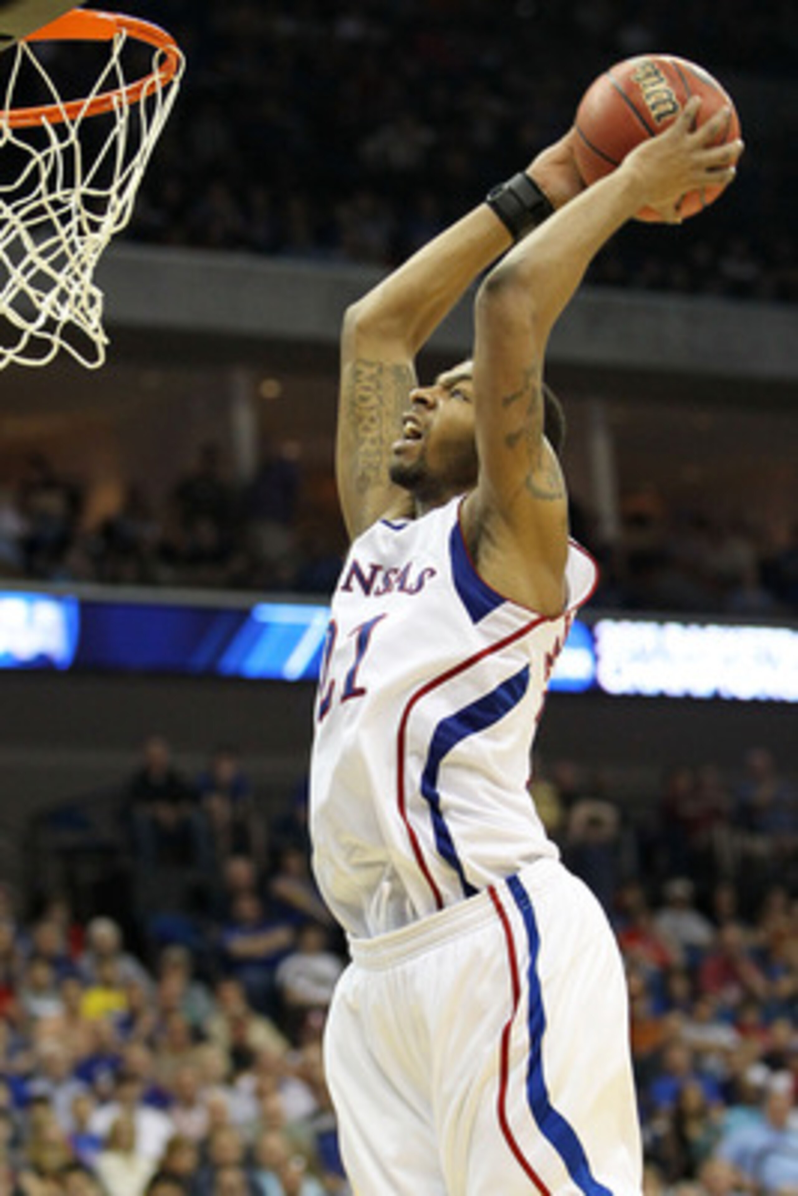 TULSA, OK - MARCH 20: Markieff Morris #21 of the Kansas Jayhawks goes up for a dunk against the Illinois Fighting Illini during the third round of the 2011 NCAA men's basketball tournament at BOK Center on March 20, 2011 in Tulsa, Oklahoma. (Photo by Ro TULSA, OK - MARCH 20: Markieff Morris #21 of the Kansas Jayhawks goes up for a dunk against the Illinois Fighting Illini during the third round of the 2011 NCAA men's basketball tournament at BOK Center on March 20, 2011 in Tulsa, Oklahoma. (Photo by Ro