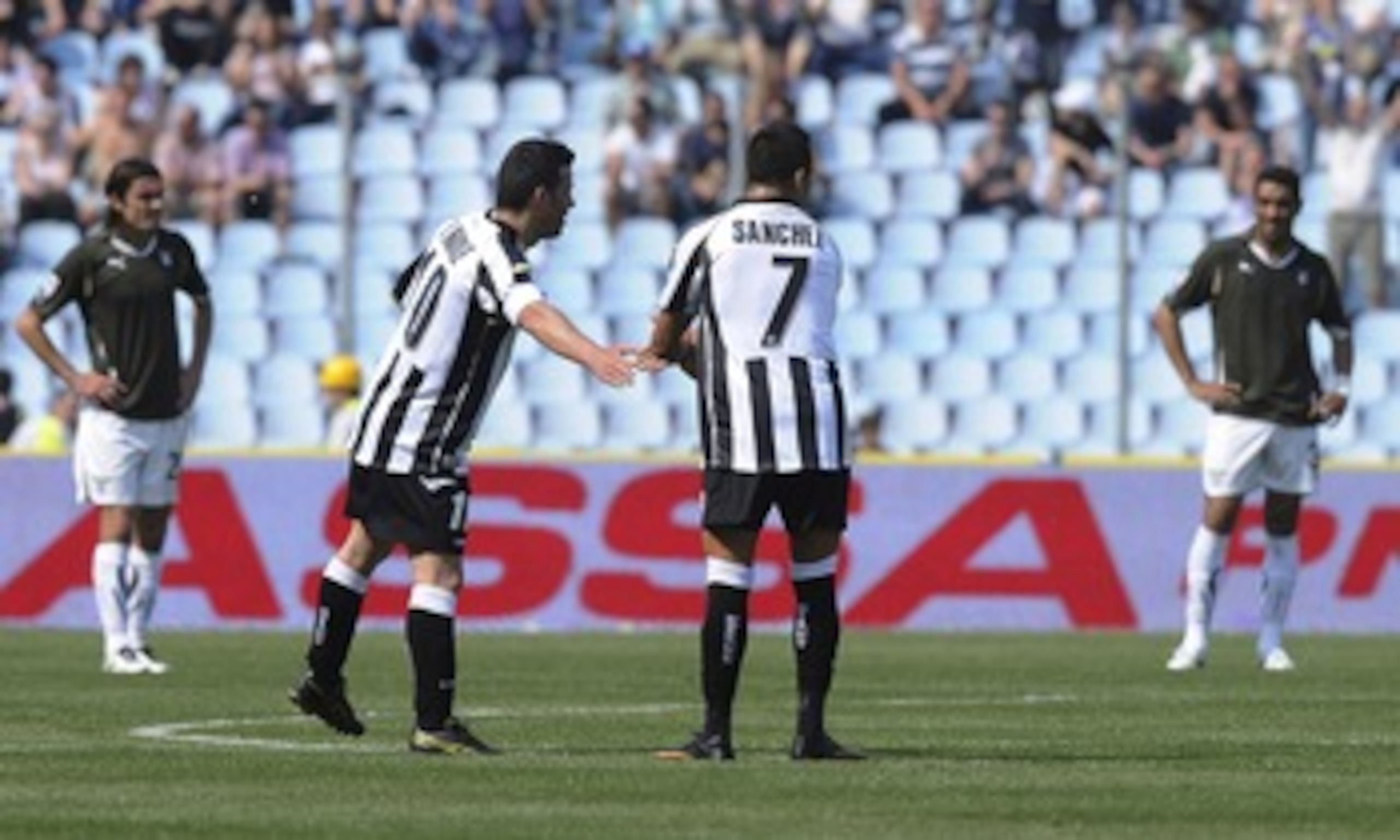 UDINE, ITALY - MAY 08: Antonio Di Natale (2nd L) of Udinese celebrates with Alexis Sanchez after scoring his second teams goal during the Serie A match between Udinese Calcio and SS Lazio at Stadio Friuli on May 8, 2011 in Udine, Italy. (Photo by Dino P UDINE, ITALY - MAY 08: Antonio Di Natale (2nd L) of Udinese celebrates with Alexis Sanchez after scoring his second teams goal during the Serie A match between Udinese Calcio and SS Lazio at Stadio Friuli on May 8, 2011 in Udine, Italy. (Photo by Dino P