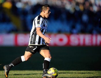 UDINE, ITALY - JANUARY 23:  Alexis Sanchez  of Udinese Calcio in action during the Serie A match between Udinese Calcio and FC Internazionale Milano at Stadio Friuli on January 23, 2011 in Udine, Italy.  (Photo by Claudio Villa/Getty Images)