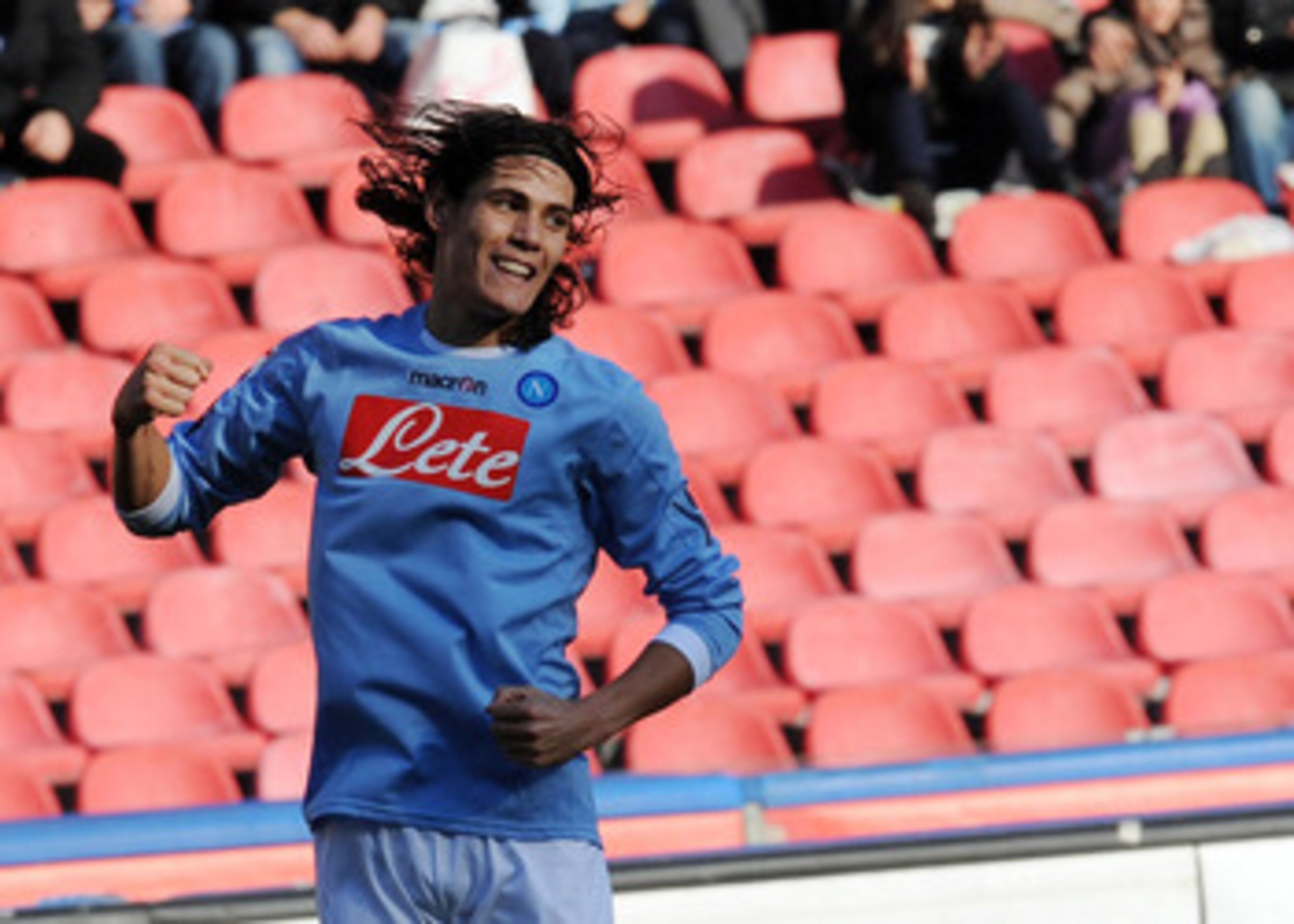 NAPLES, ITALY - FEBRUARY 06:  Edinson Cavani of Napoli celebrates after scoring the opening goal during the Serie A match between SSC Napoli and AC Cesena at Stadio San Paolo on February 6, 2011 in Naples, Italy.  (Photo by Giuseppe Bellini/Getty Images)